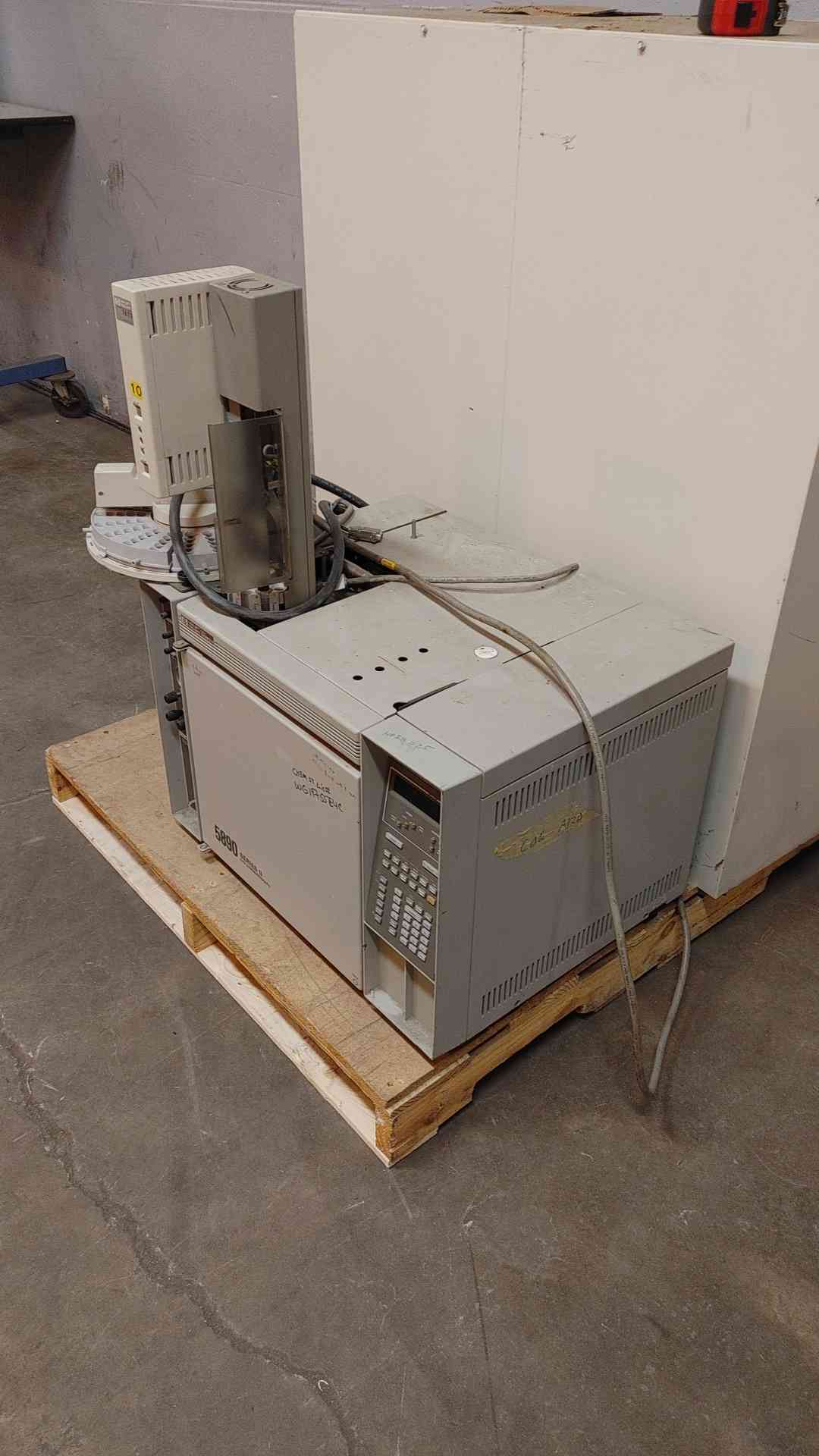 Hewlett Packard Series 2 5890 Gas Chromatograph (108723)
