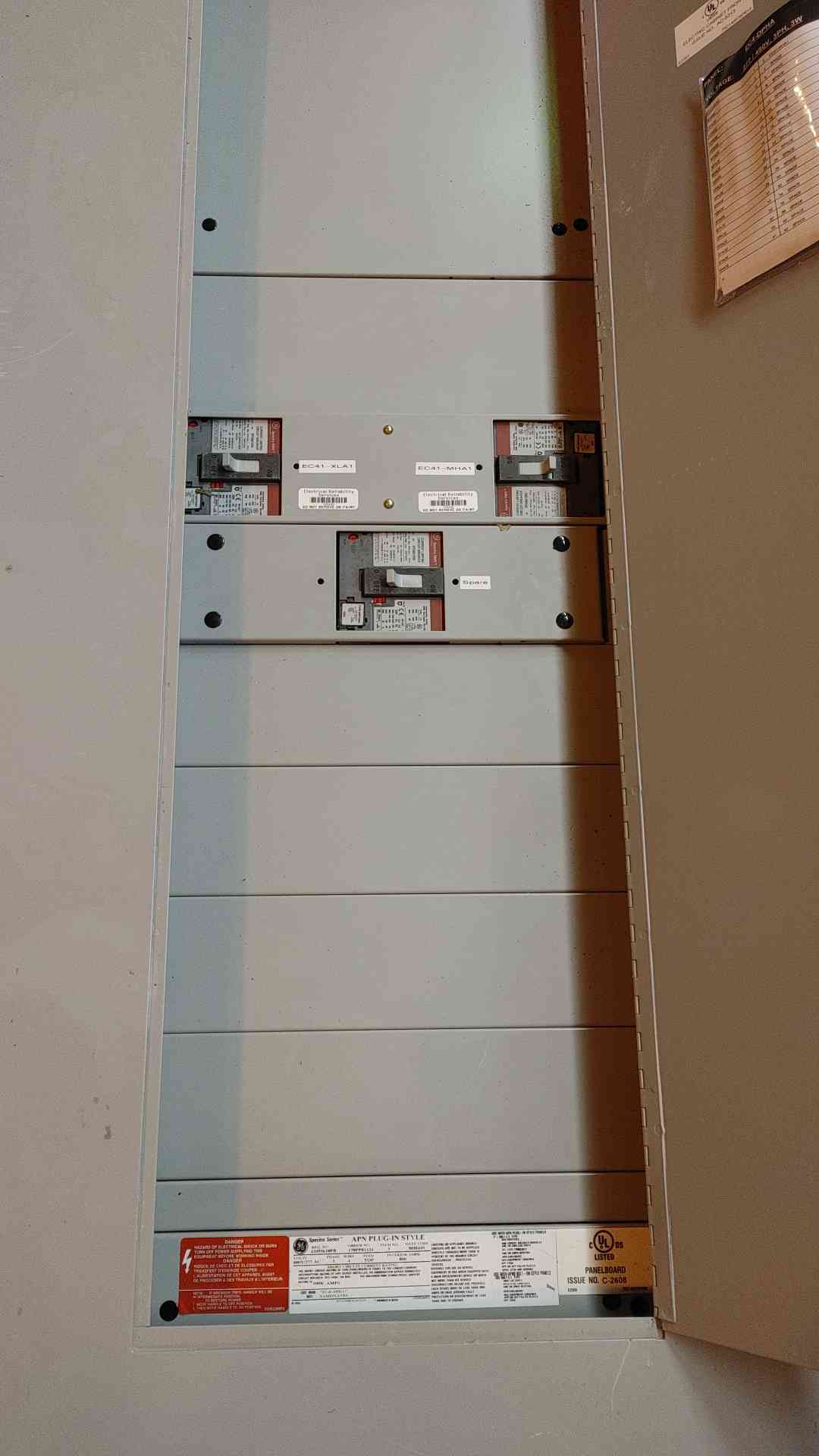 800A GE Spectra Series Breaker Panelboard 3x 225A Breakers 480Y/277VAC 3PH 4W (108764)