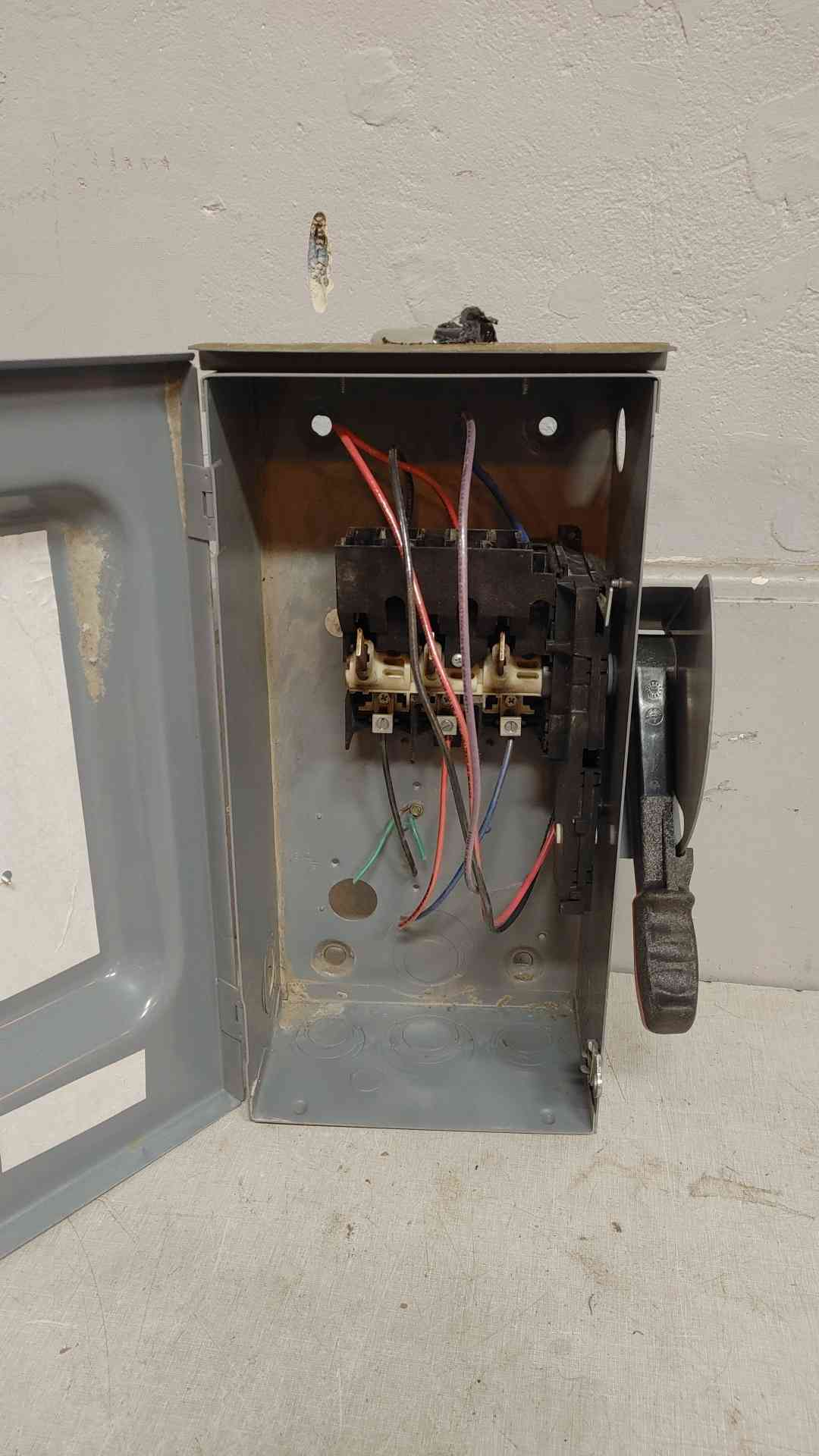 *Pickup Only* Square D Heavy Duty Safety Switch 60A 600V (108796)