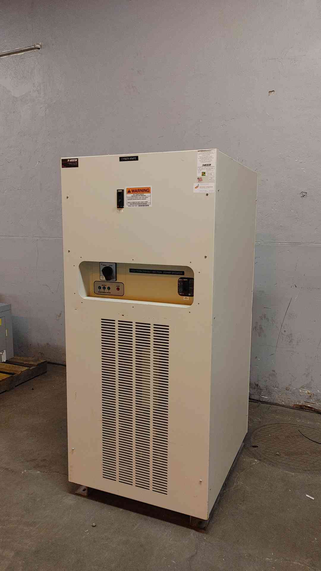 Transector 208VDC 52.5LVA 3PH 8BLX-75K(i)-700A/VS Bypass Power Conditioner (108827)