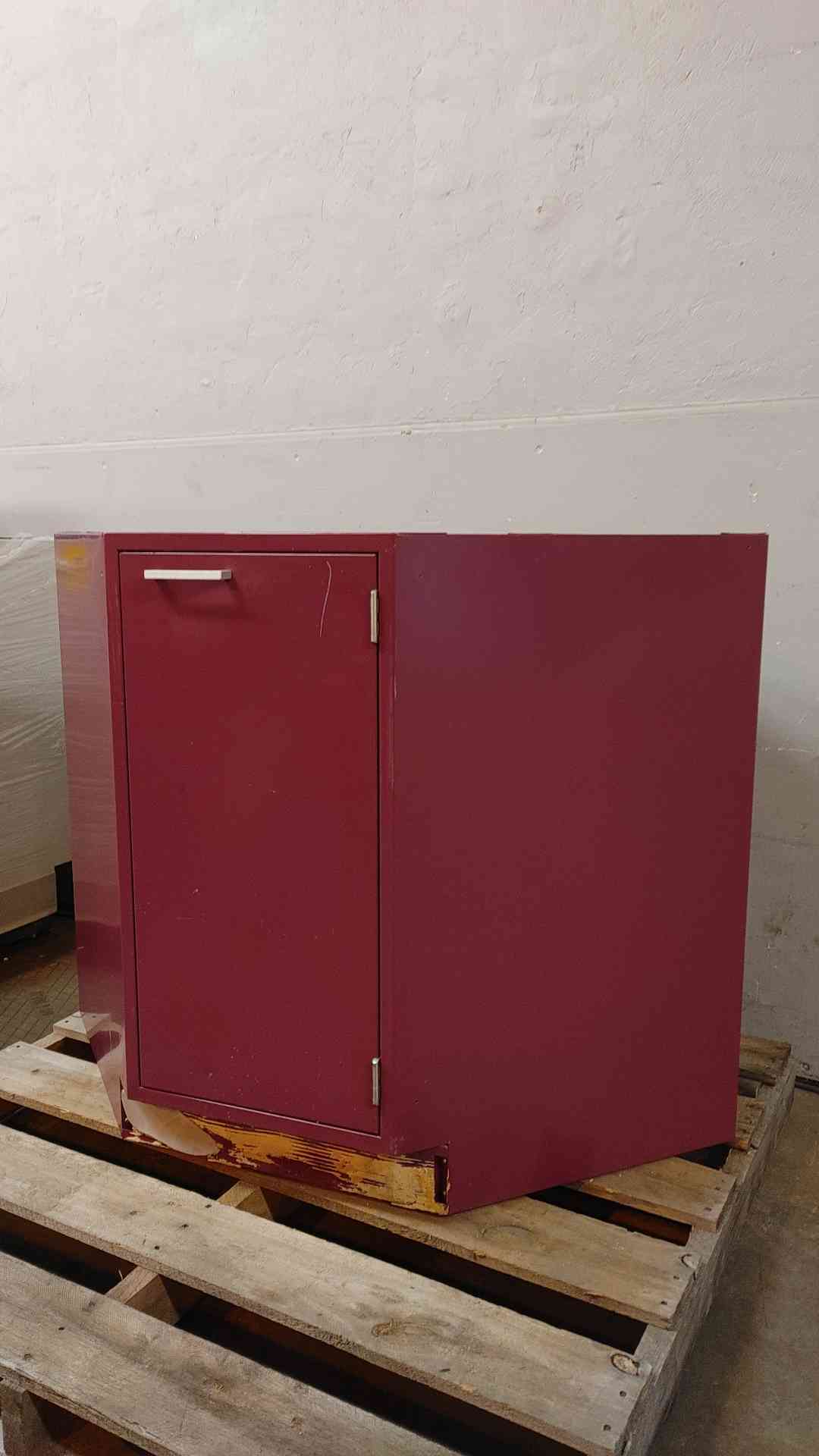 4' Hamilton Single Door Casework (109027)
