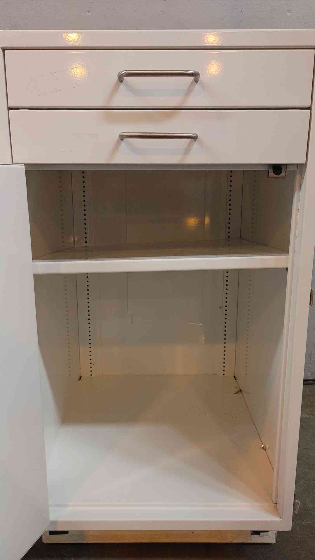 18" Jamestown Mixed Casework (109224)
