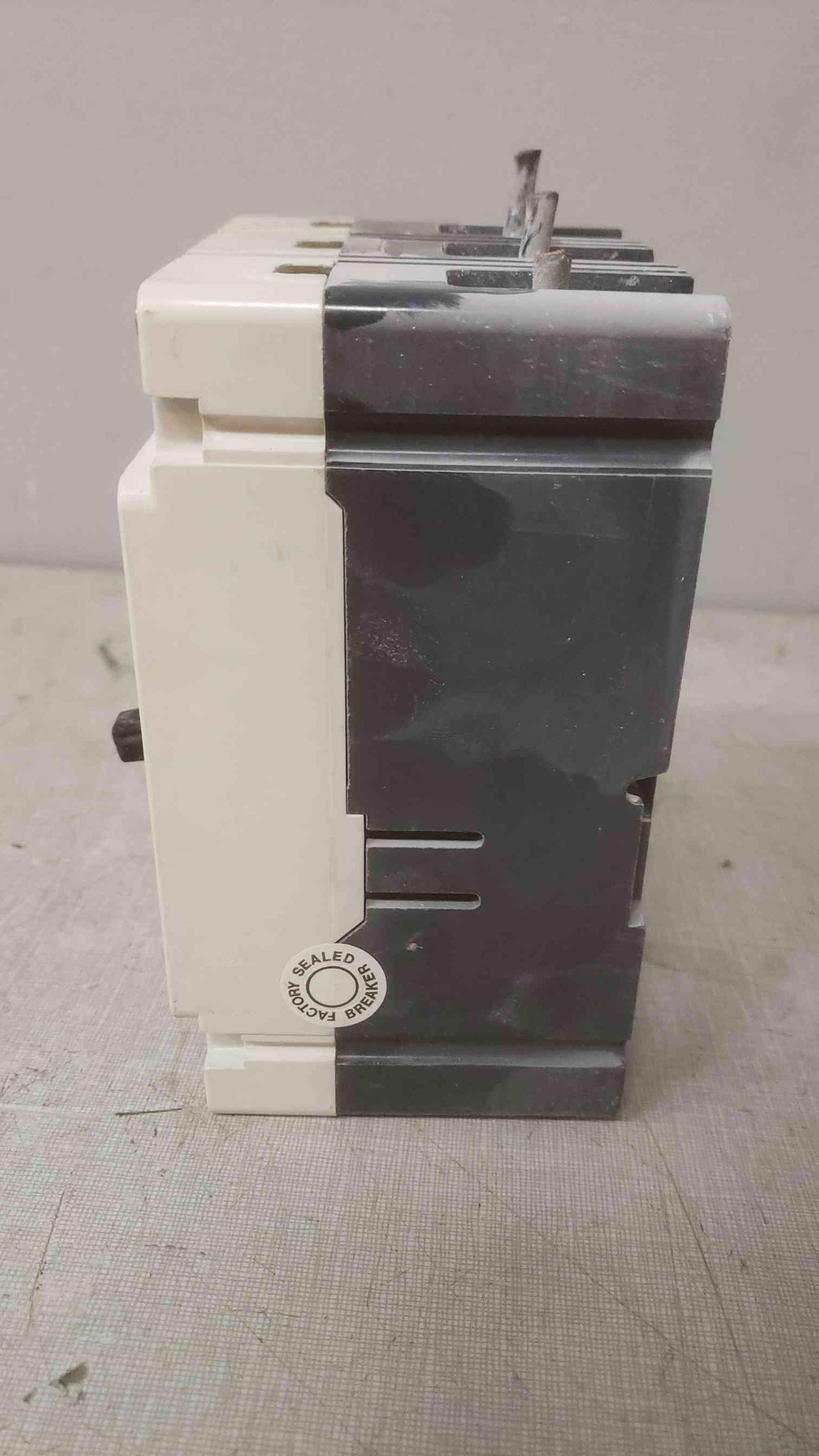 Westinghouse 15A 3 Pole 600VAC-250VDC Breaker HMCP015EOC (SKU: 109588)