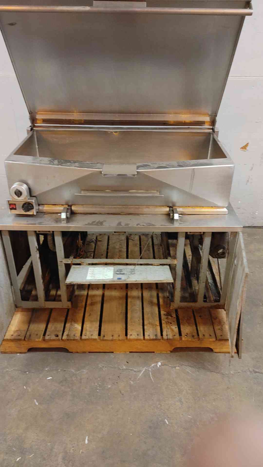 AS IS Vulcan VE 40 Gallon Manual Tilt Braising Pan/ Tilt Skillet-208V (SKU:109930)