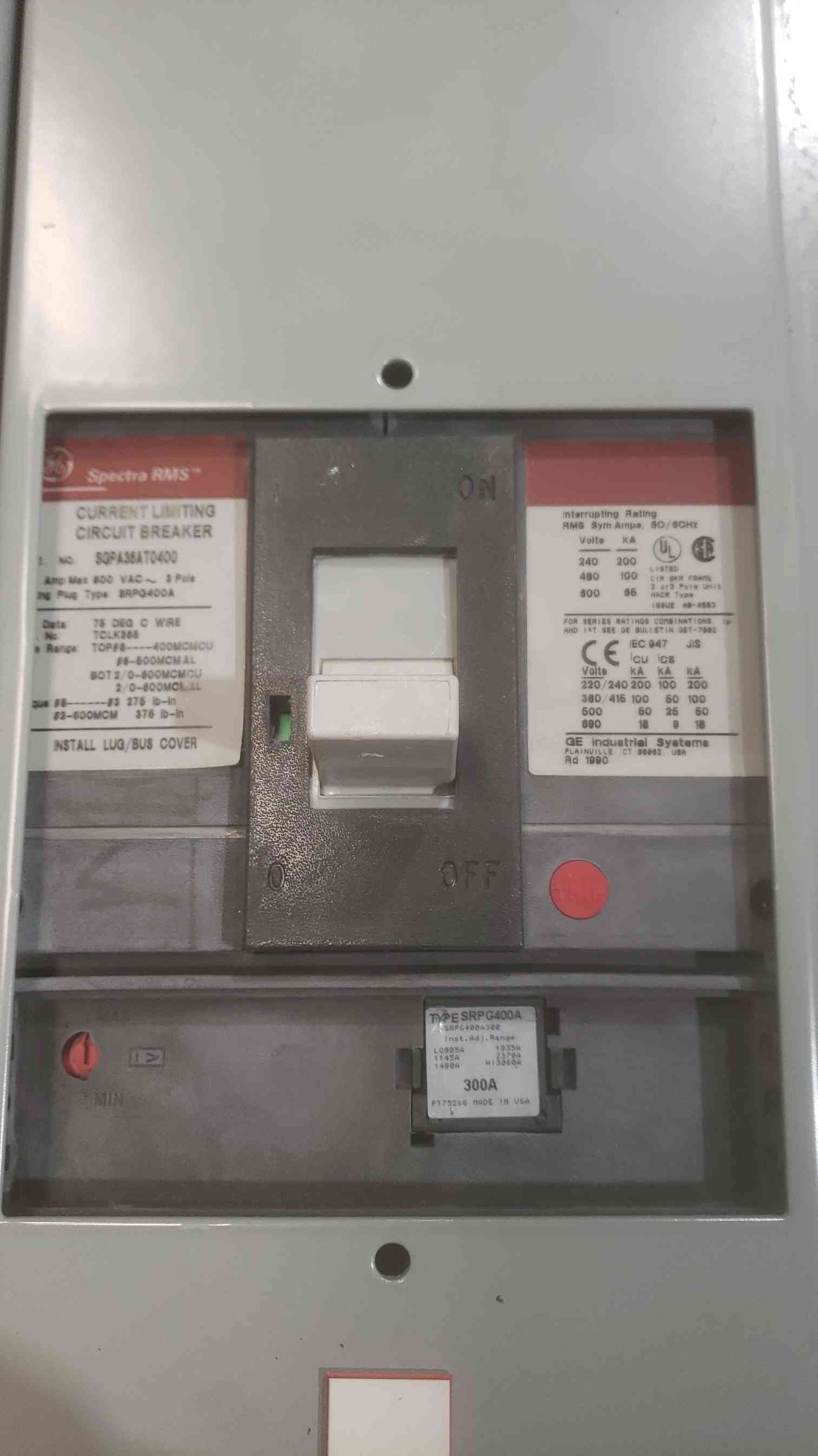 GE 800A Spectra Series 480VAC 3PH 3W Top Feed 3 Breaker Panelboard