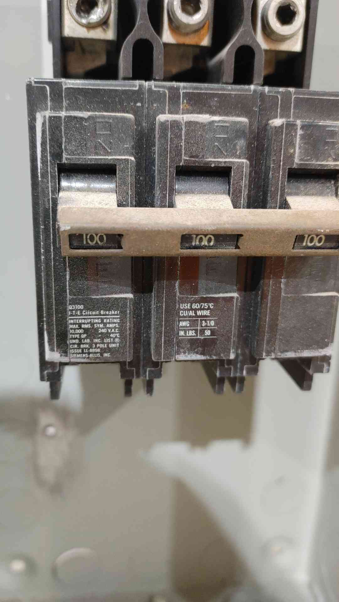 I-T-E 100A 240V 3Pole Enclosed Circuit Breaker(SKU: 112553)