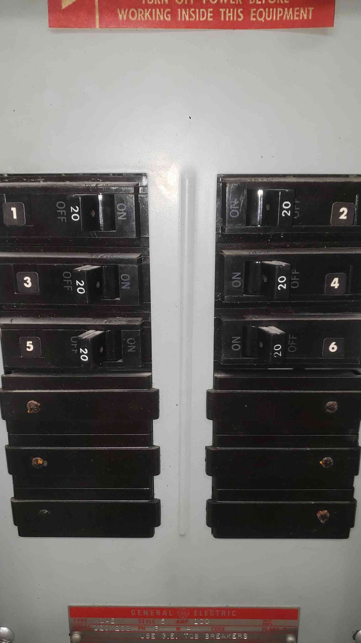 GE NLAB 100A 120/208V 3 Phase Panelboard 6x TQB 20A Breakers BD919911