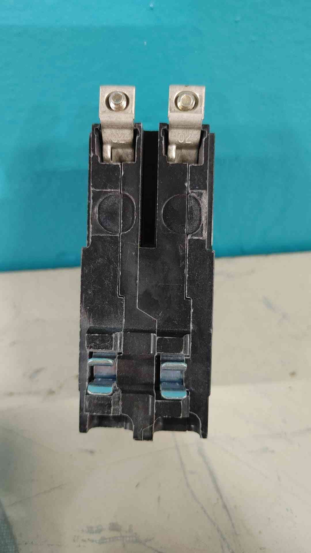 Square D QO240VH 2 Pole 40 Amp 22kA 120/240V Plug-On Circuit Breaker