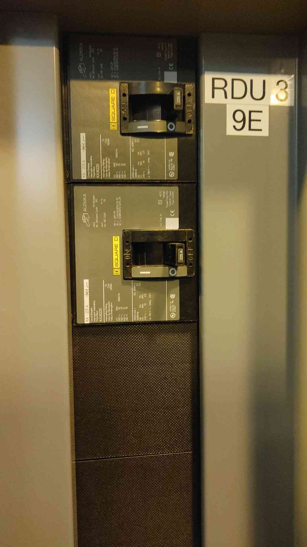 Square D I-Line Panelboard Interior 600A 600V 6x KA36225 225A Breakers Emerson