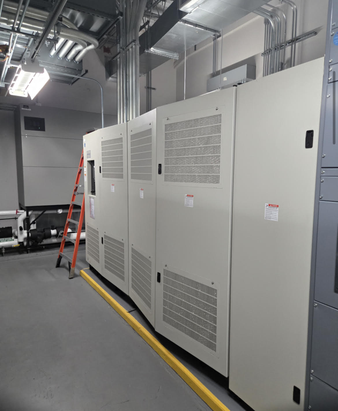 750KVA Eaton PowerWare 675 Model 9315-750 UPS 480x480V