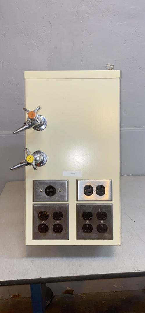 *Pickup Only* Lab Reagent Shelf Post with Plugs(S6LLST5167)