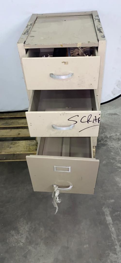 18 Duralab 3 Drawer Casework(S6LLST6270)