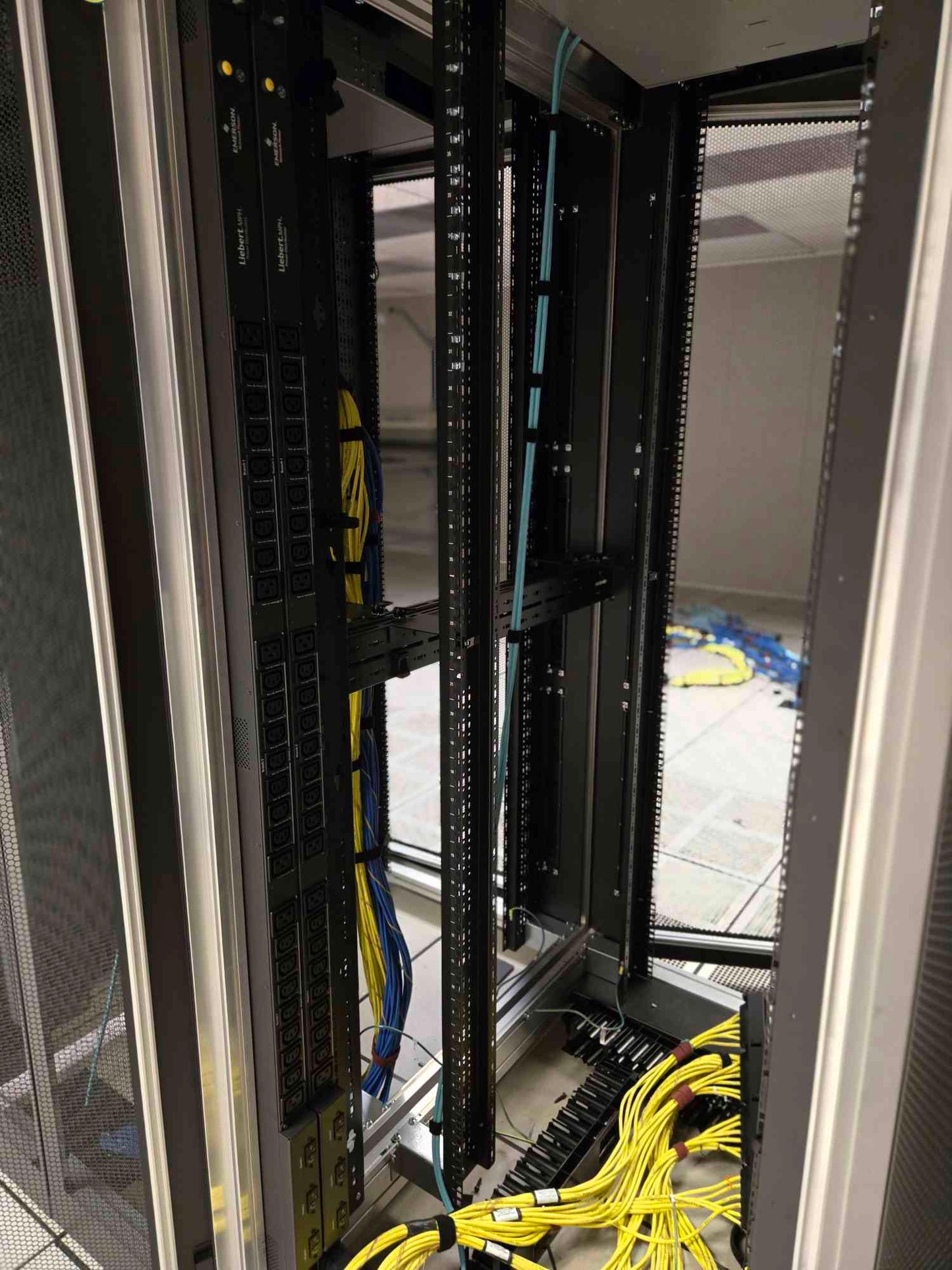 Emerson 42U Network Power Server Rack Data Cabinet 31" Deep