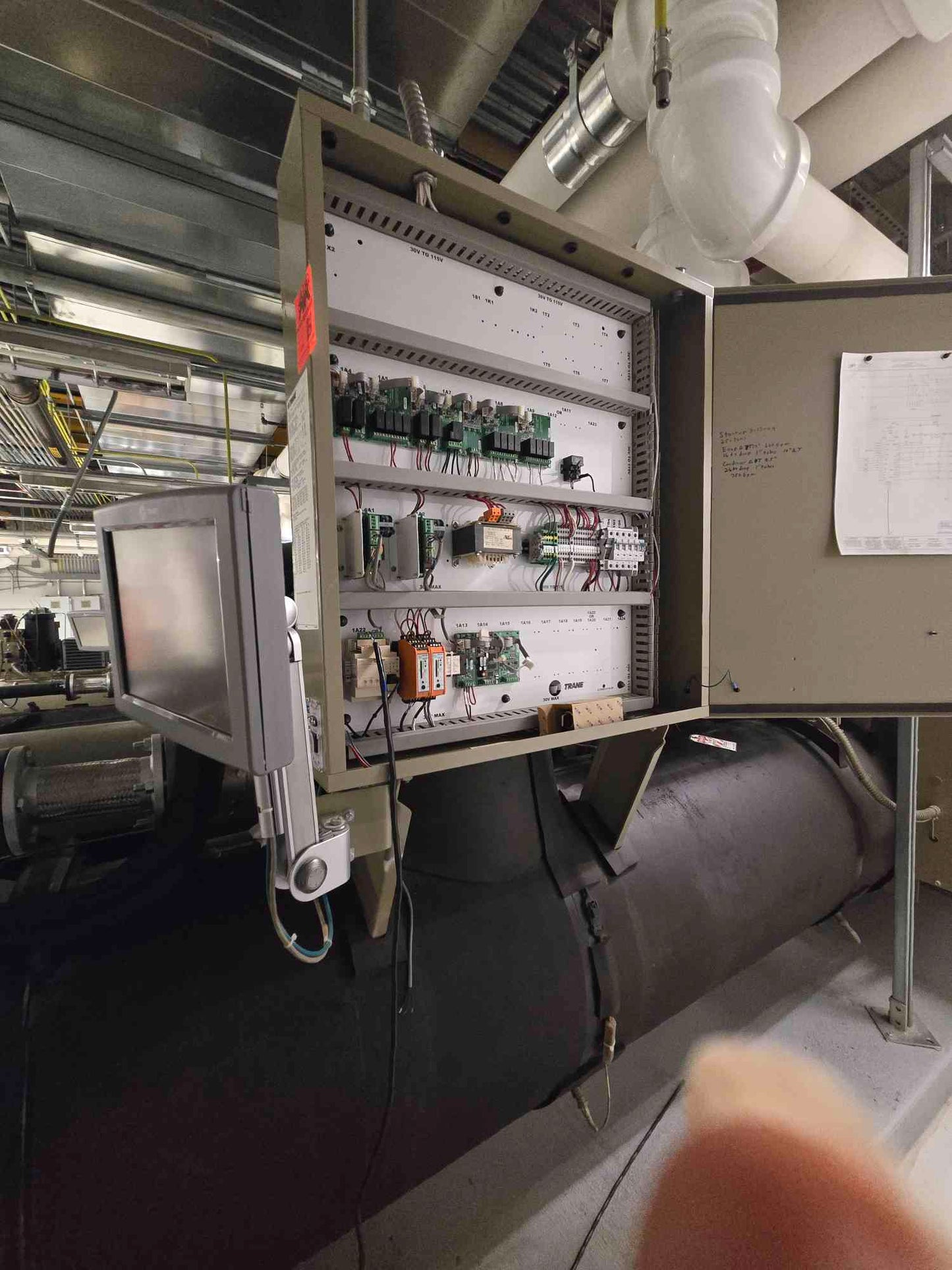 Trane CVHE320 460V 320 Ton Water Cooled Chiller '08