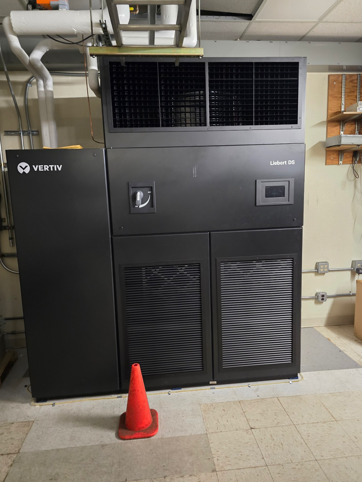 Liebert Vertiv 10 Ton VS035W Upflow AC 460v 3PH CRAC UNIT