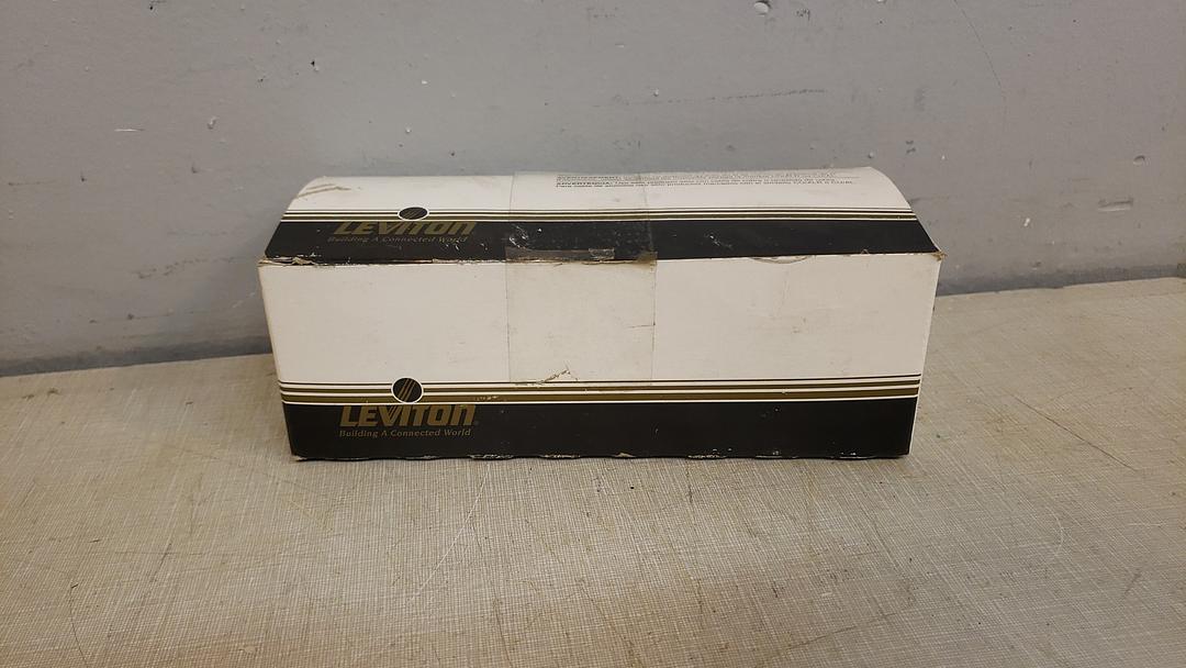 Lot of 6 Leviton 4579-C Locking Connector 15A 250V L6-15R(S6LLST9037)