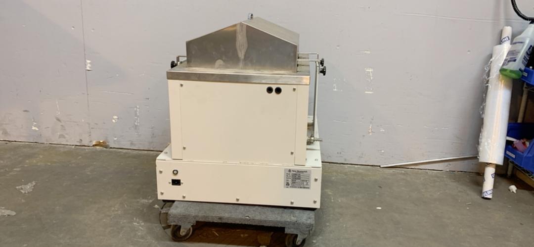 New Brunswick Scientific Classic C76 Shaker Water Bath in working condition prior to being moved to storage(S6LLST6442)