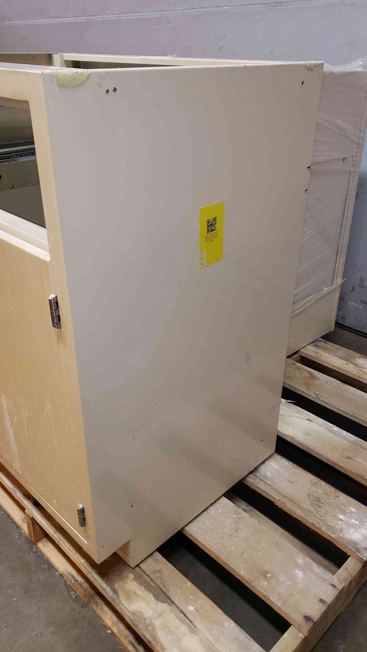 Jamestown 30" Mixed Casework W/ Missing Drawer (SKU: 106824)