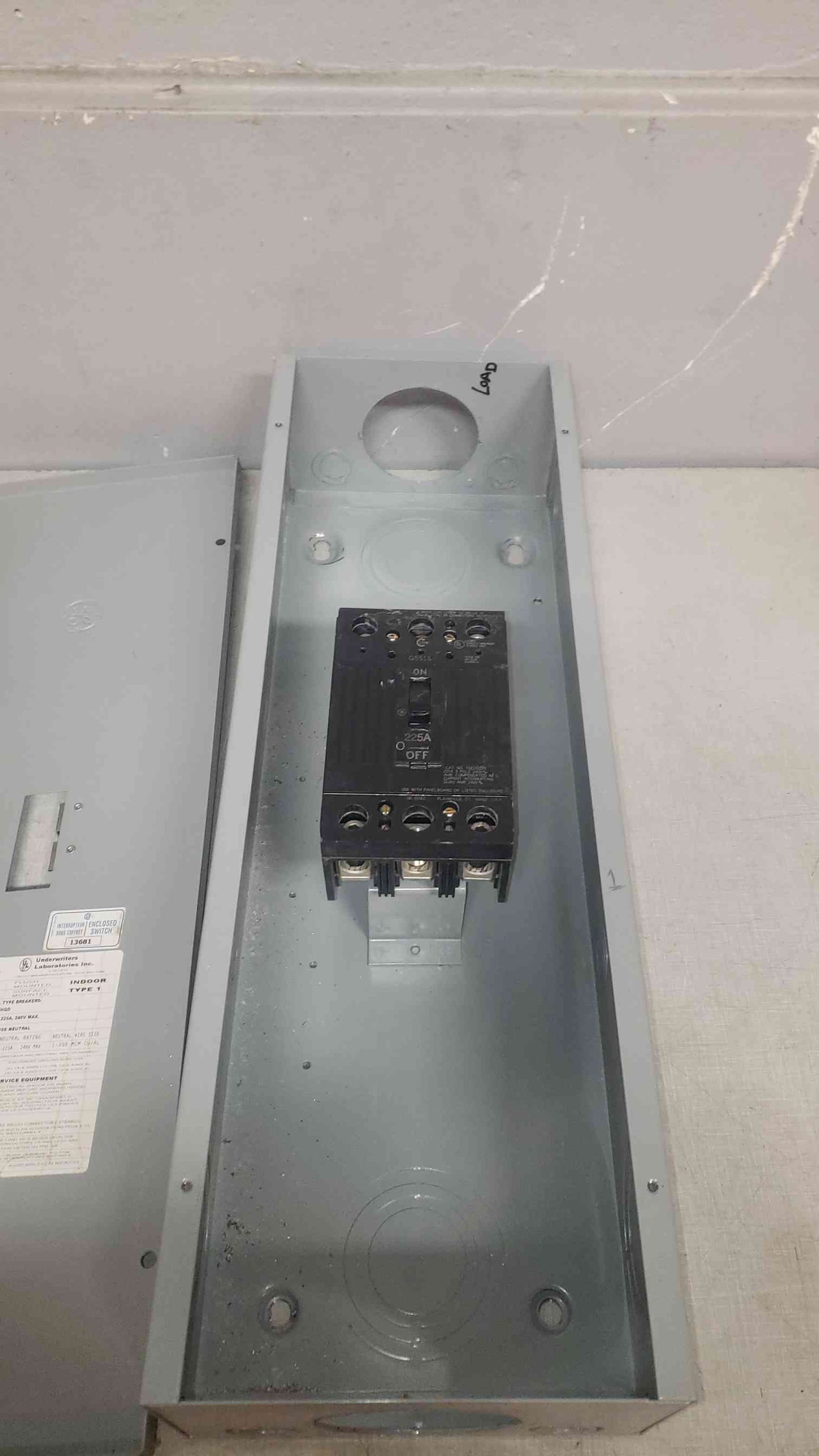 GE 240V 225A Circuit Breaker in Enclosure (SKU: 107380)