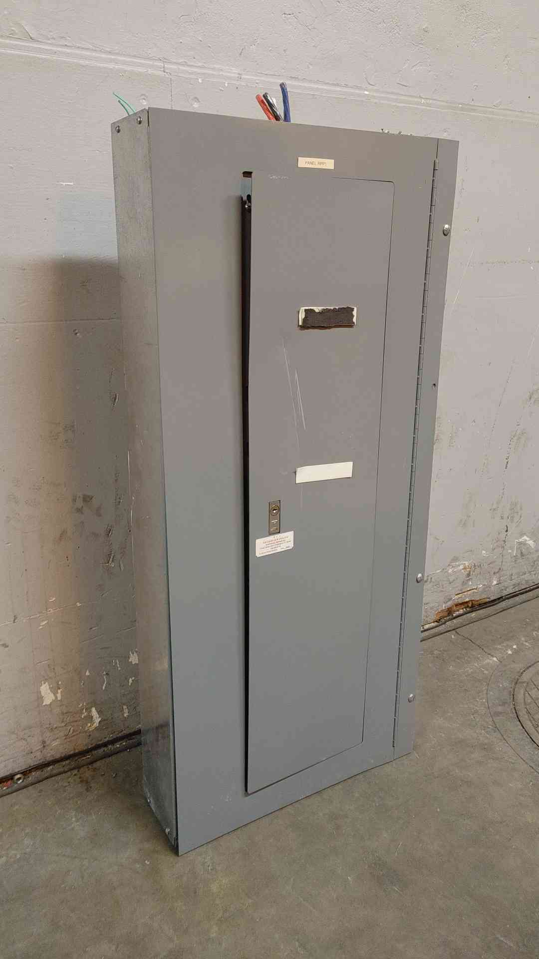 Square D NQOD Breaker Panelboard 100A 3PH 4W 208Y/120VAC 12241127970120001 w/ Main