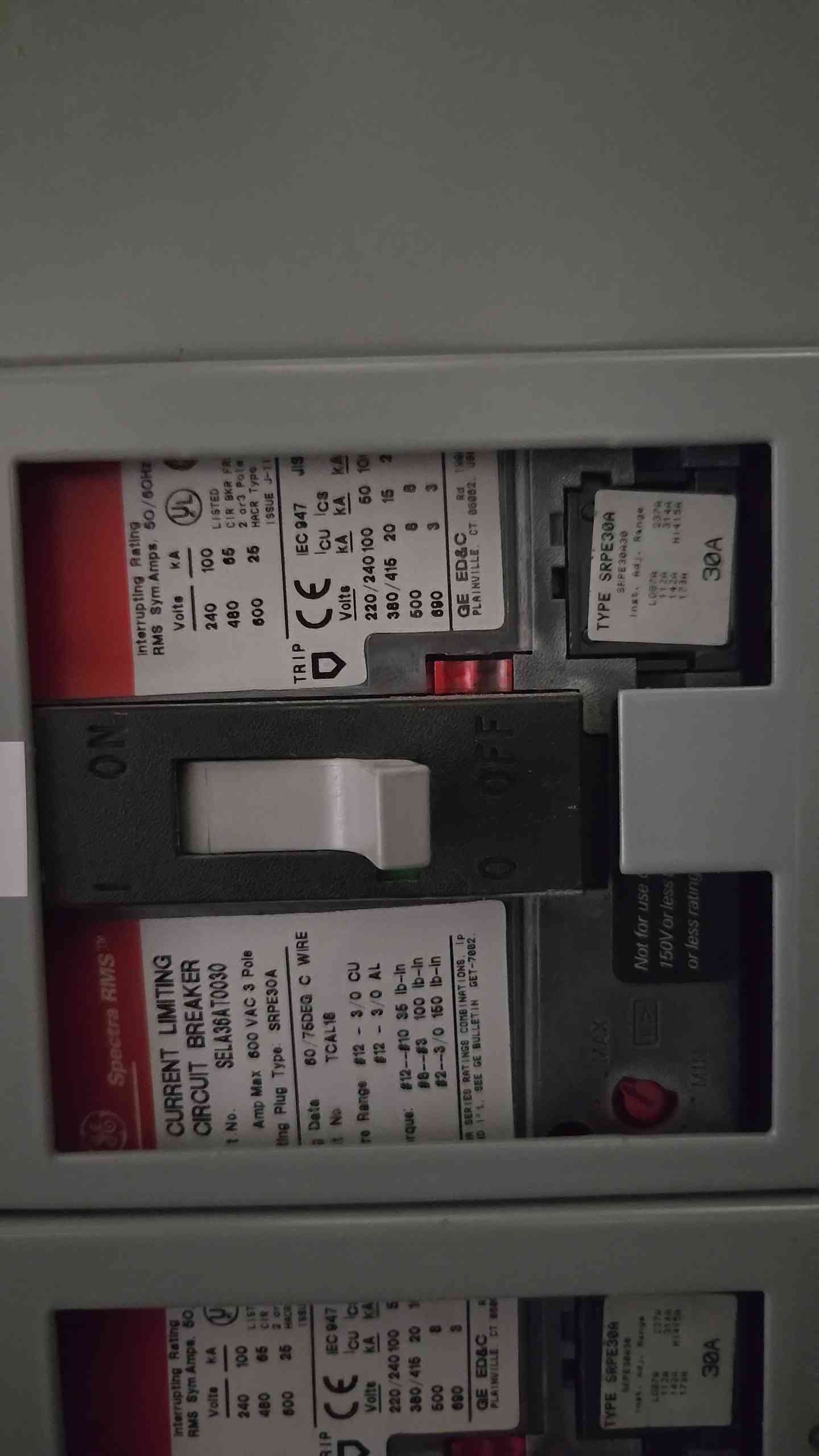 800A GE APN Specta Series 8 Breaker Distribution Panelboard 480v 30A SELA36AT0030 (108099)