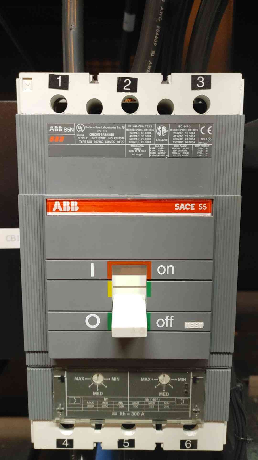 Powerware Plus Battery Cabinet 480VDC 300ADC 1085 Series (108570)