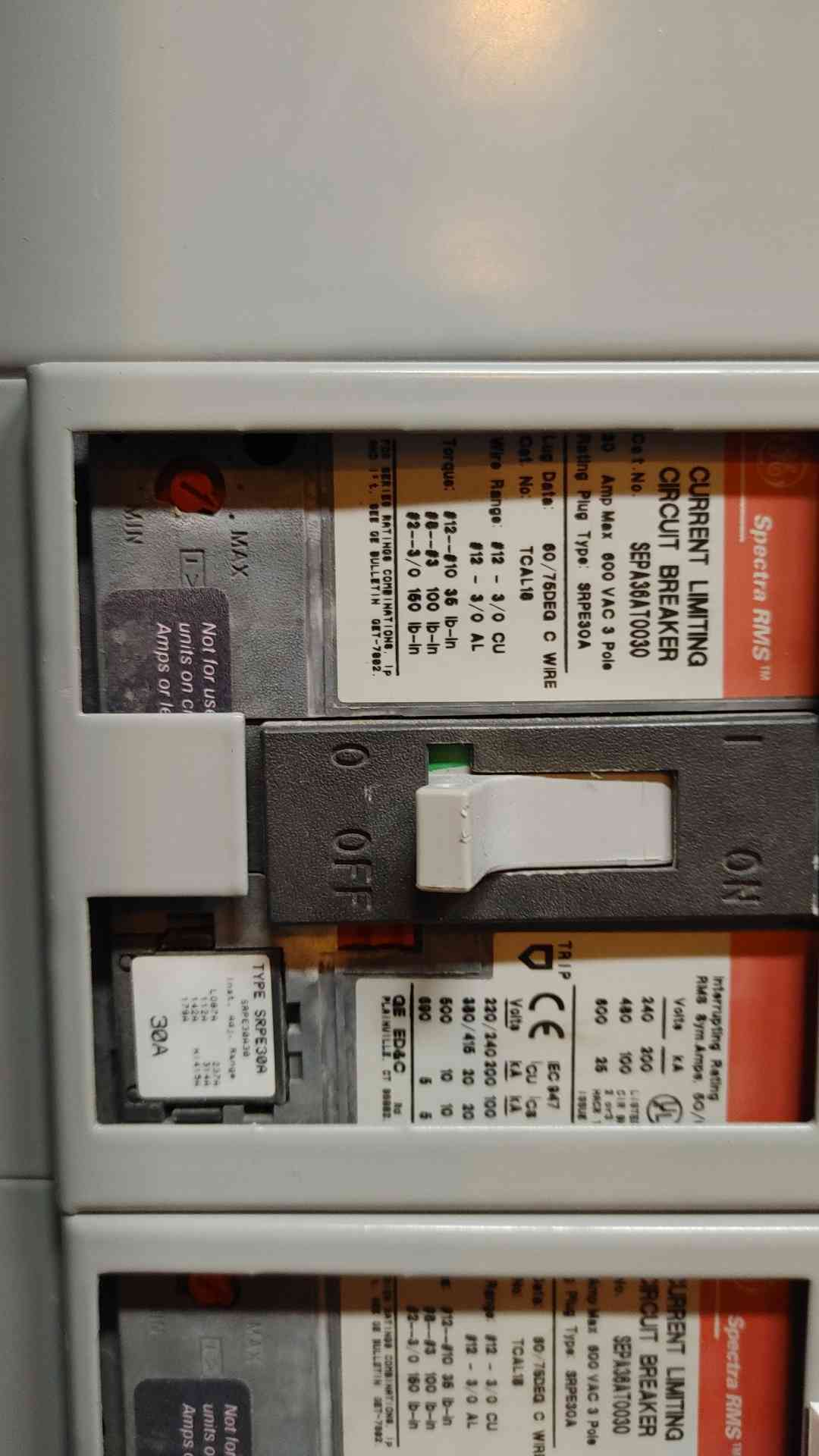 GE Spectra 480v Panelboard APN 600A 10 Breakers 3PH 3W 42092602MM (108615)