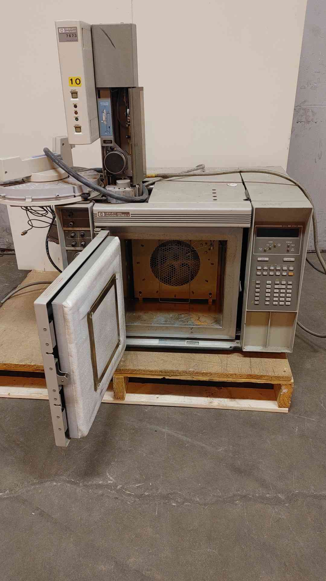 Hewlett Packard Series 2 5890 Gas Chromatograph (108723)