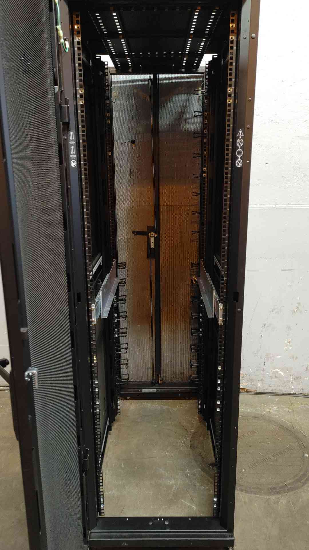 42U APC Fully Enclosed Rolling Server Rack AR3300 (108763)