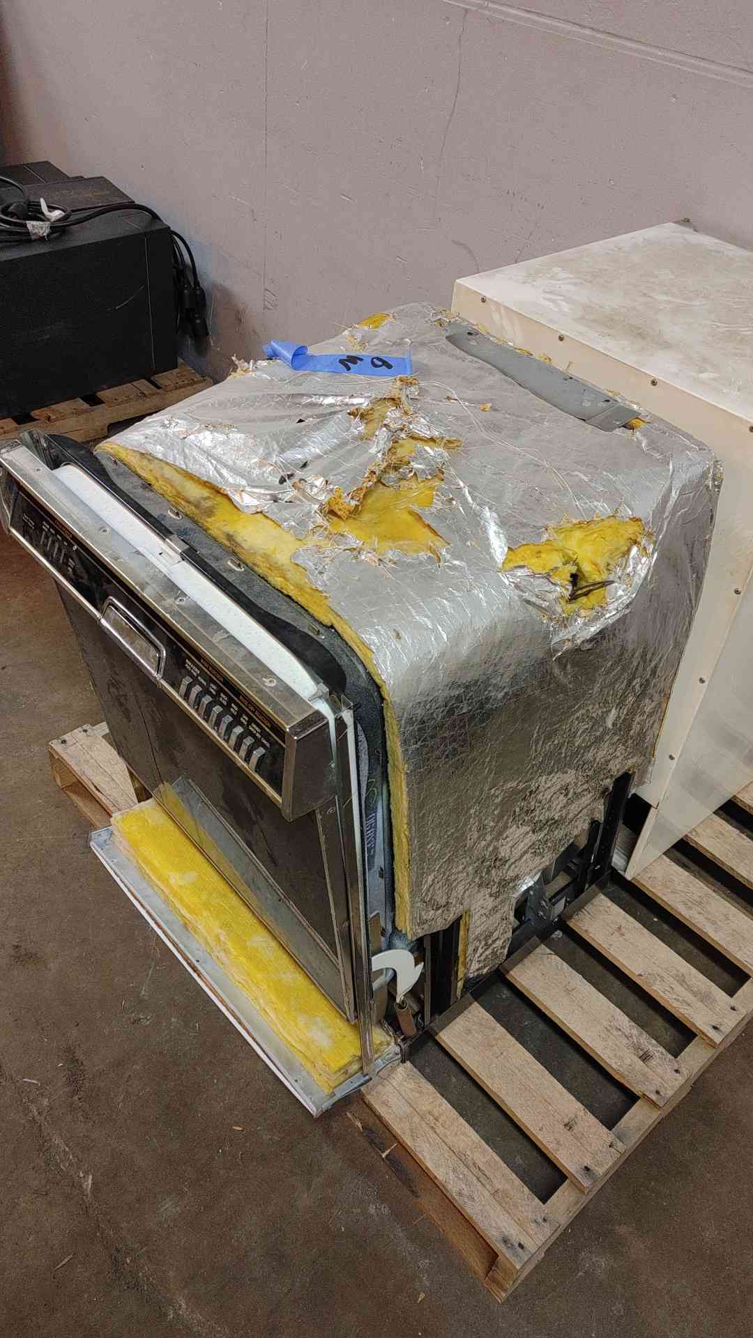 *Pickup Only* KitchenAid Dishwasher KUDS220T0 (108954)