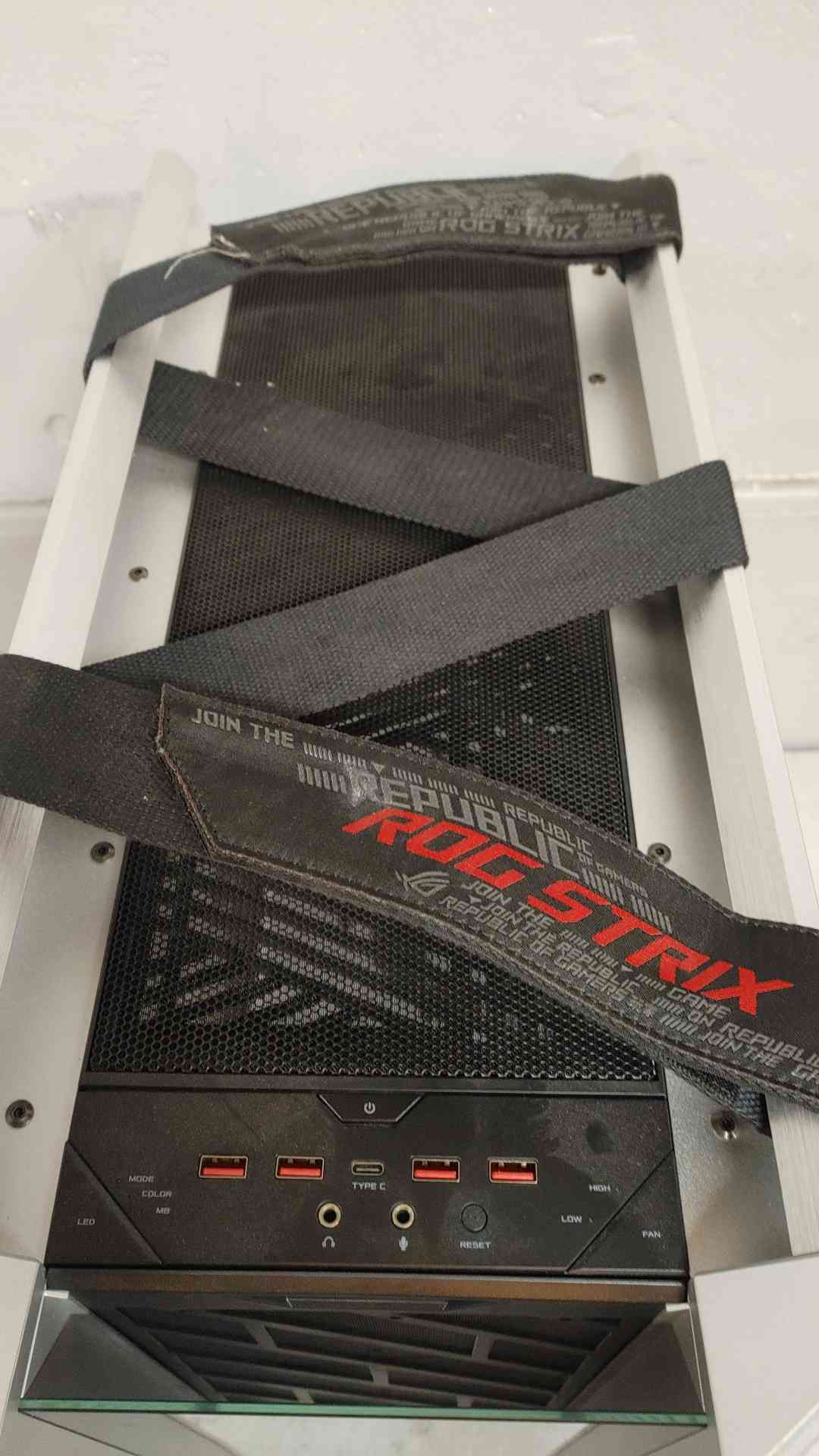 ASUS ROG Strix Helios GX601 Case
