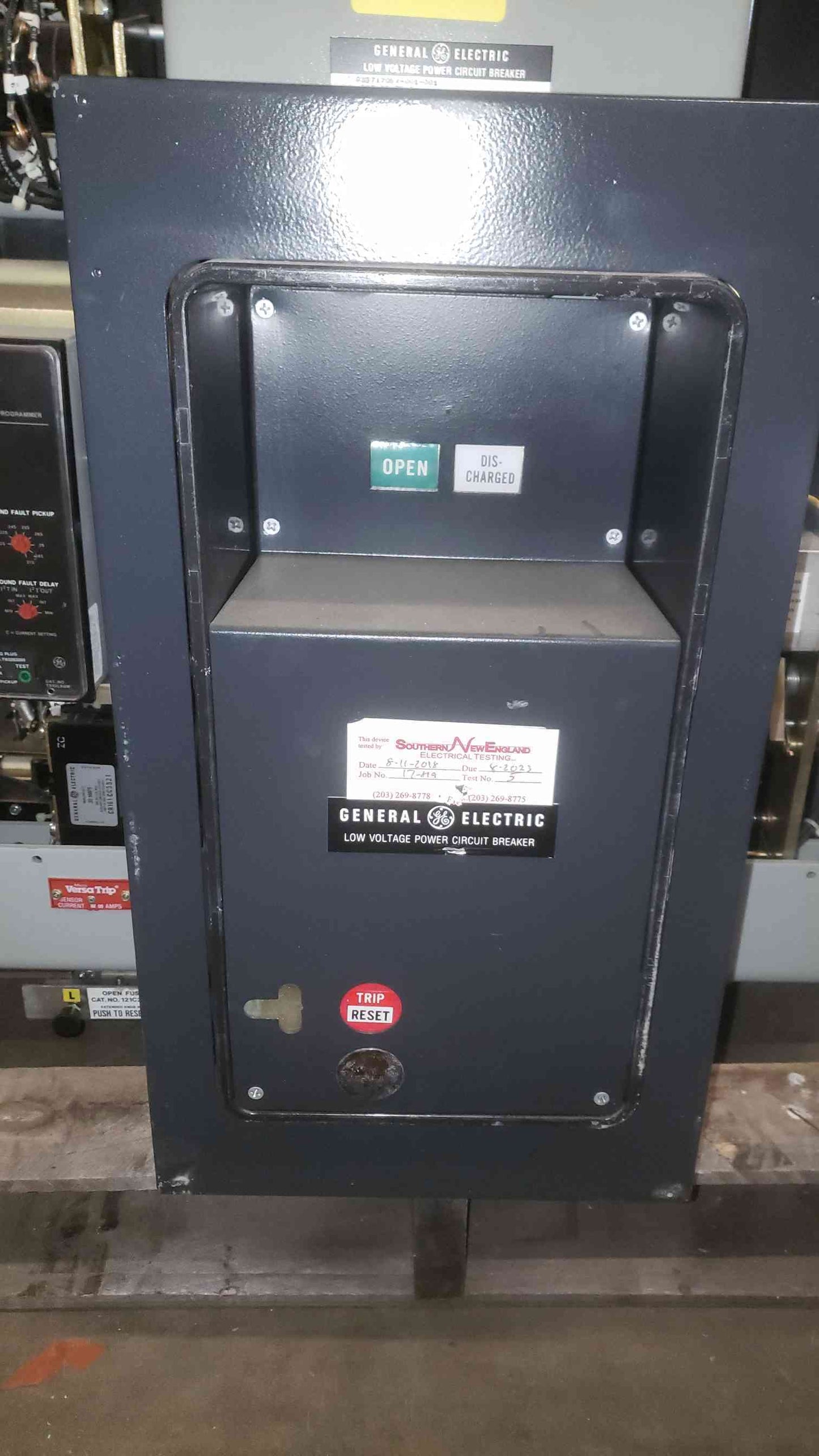 GE 3200A 635V Max Low Voltage Power Circuit Breaker AKR-8D-75-1 (SKU: 109429)