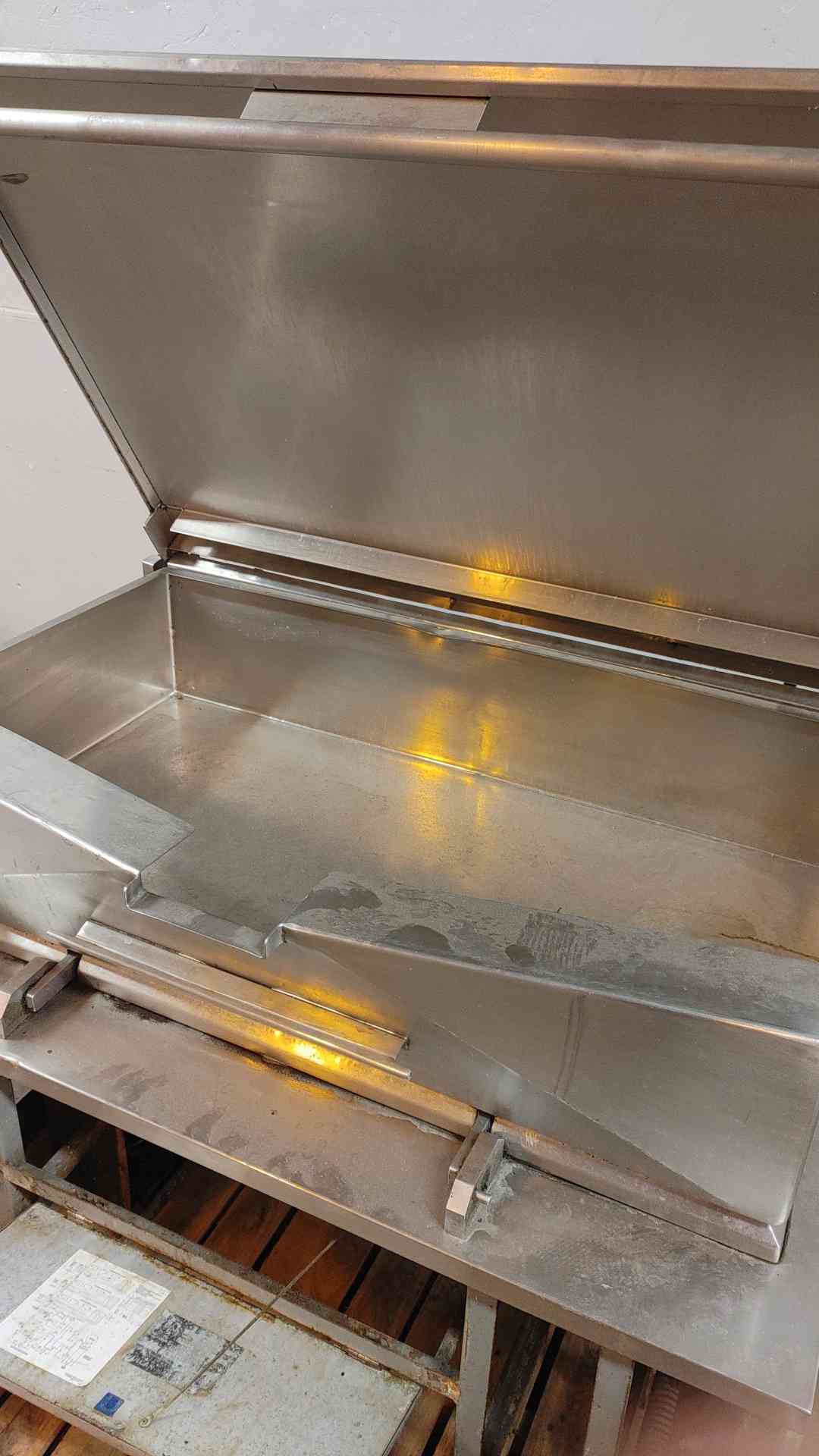 AS IS Vulcan VE 40 Gallon Manual Tilt Braising Pan/ Tilt Skillet-208V (SKU:109930)