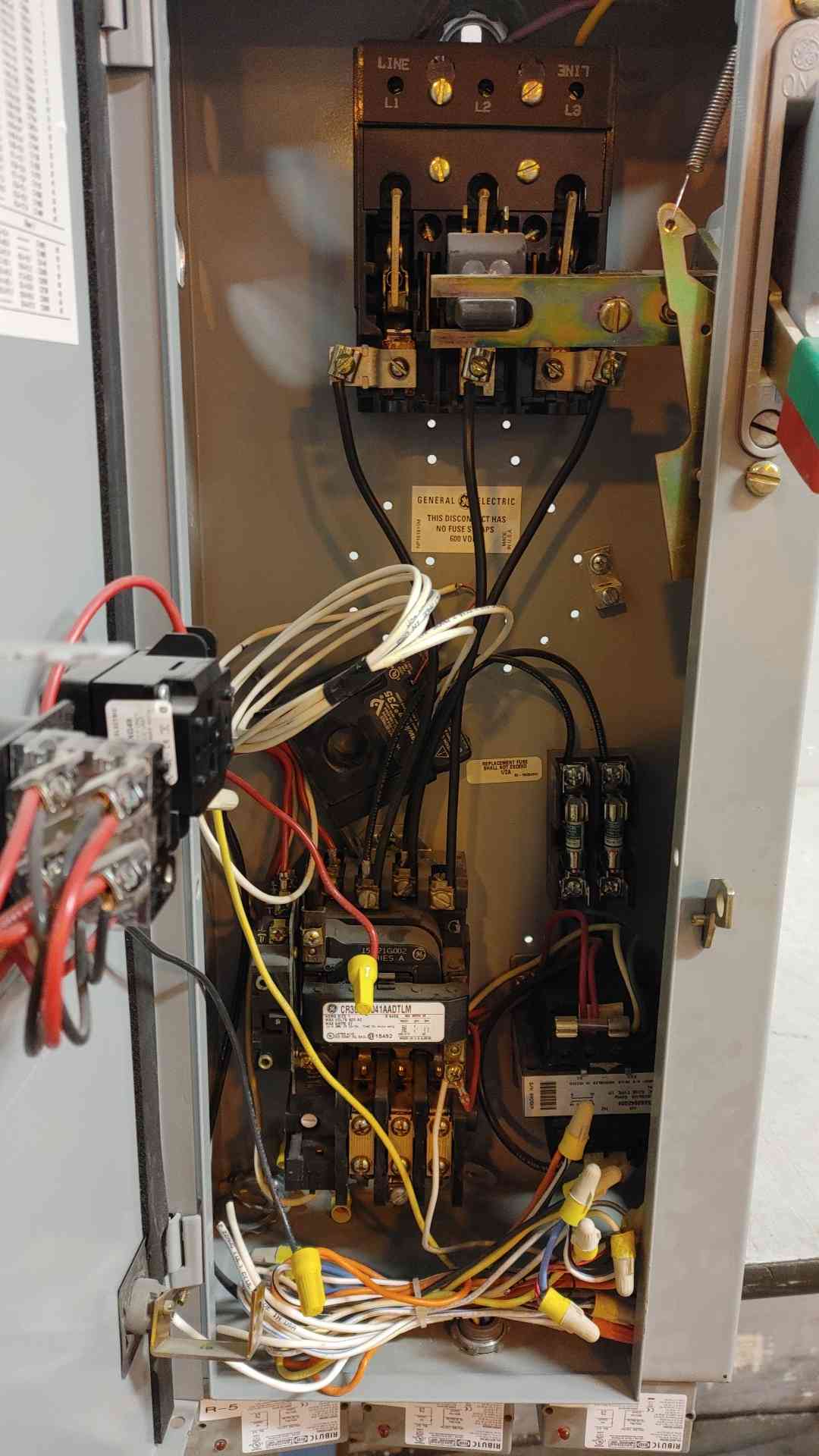 General Electric 300-Line Combination Motor Controller (SKU: 109939)