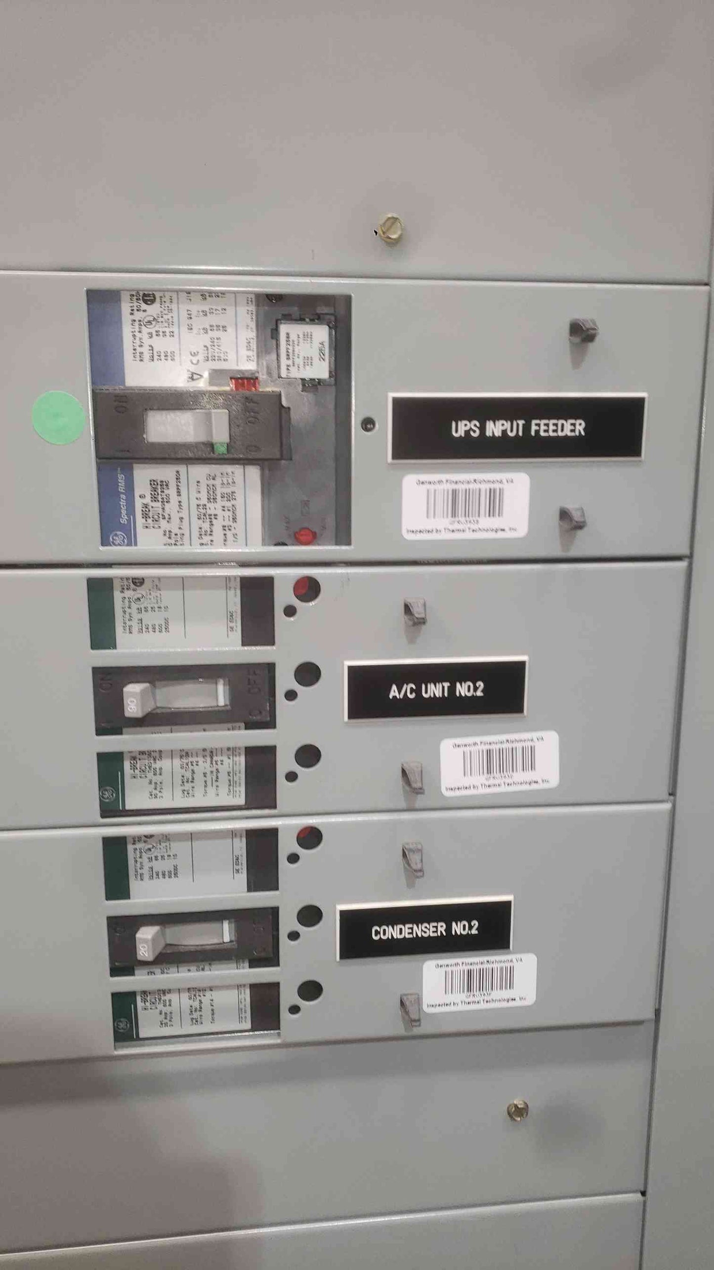 GE Spectra Series Panelboard 600A 480V 6 Breakers UPS AC Condenser Feed