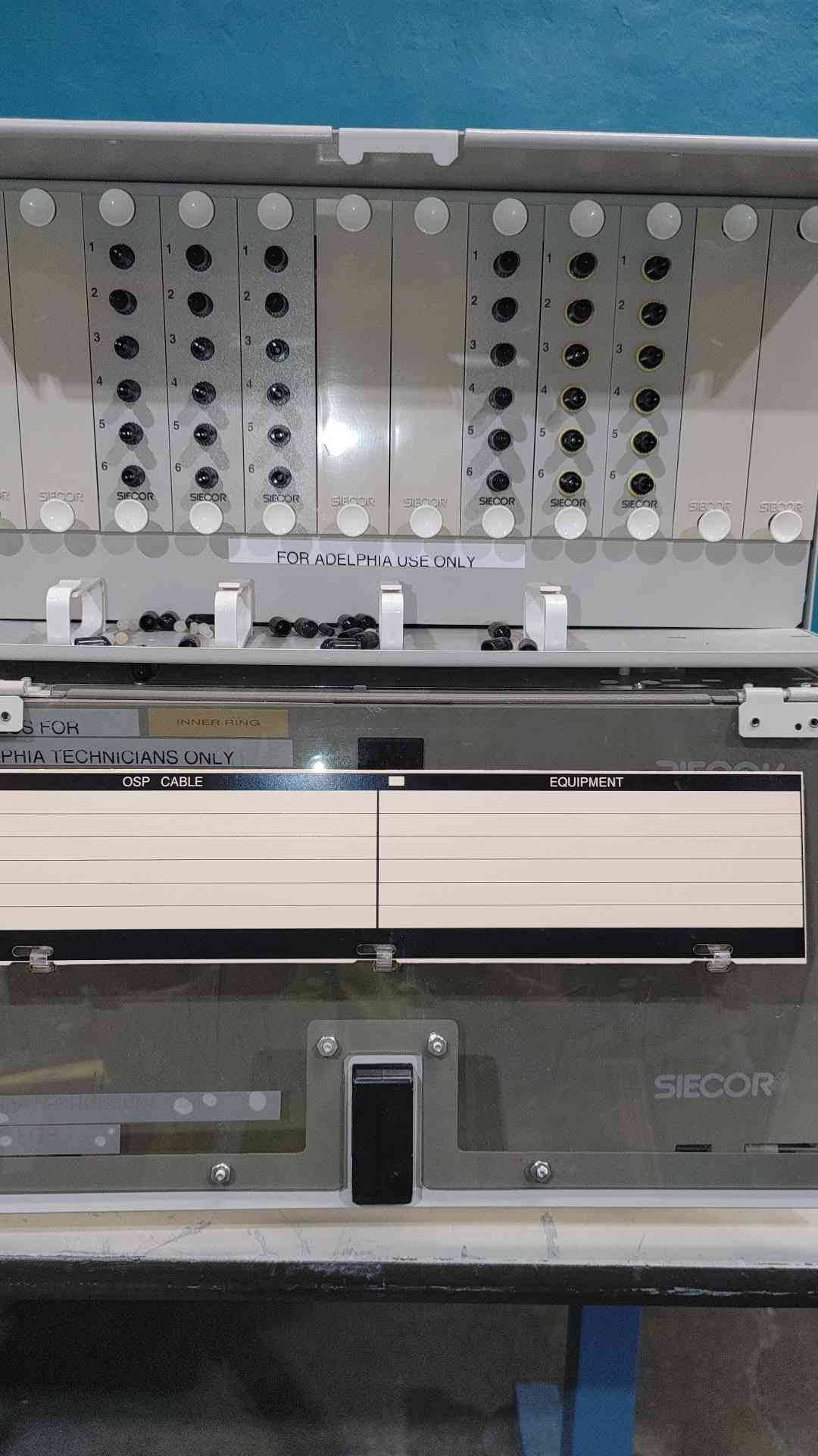 Siecor Corning Fiber Distribution Enclosure Patch Panel with Splice Tray Stack