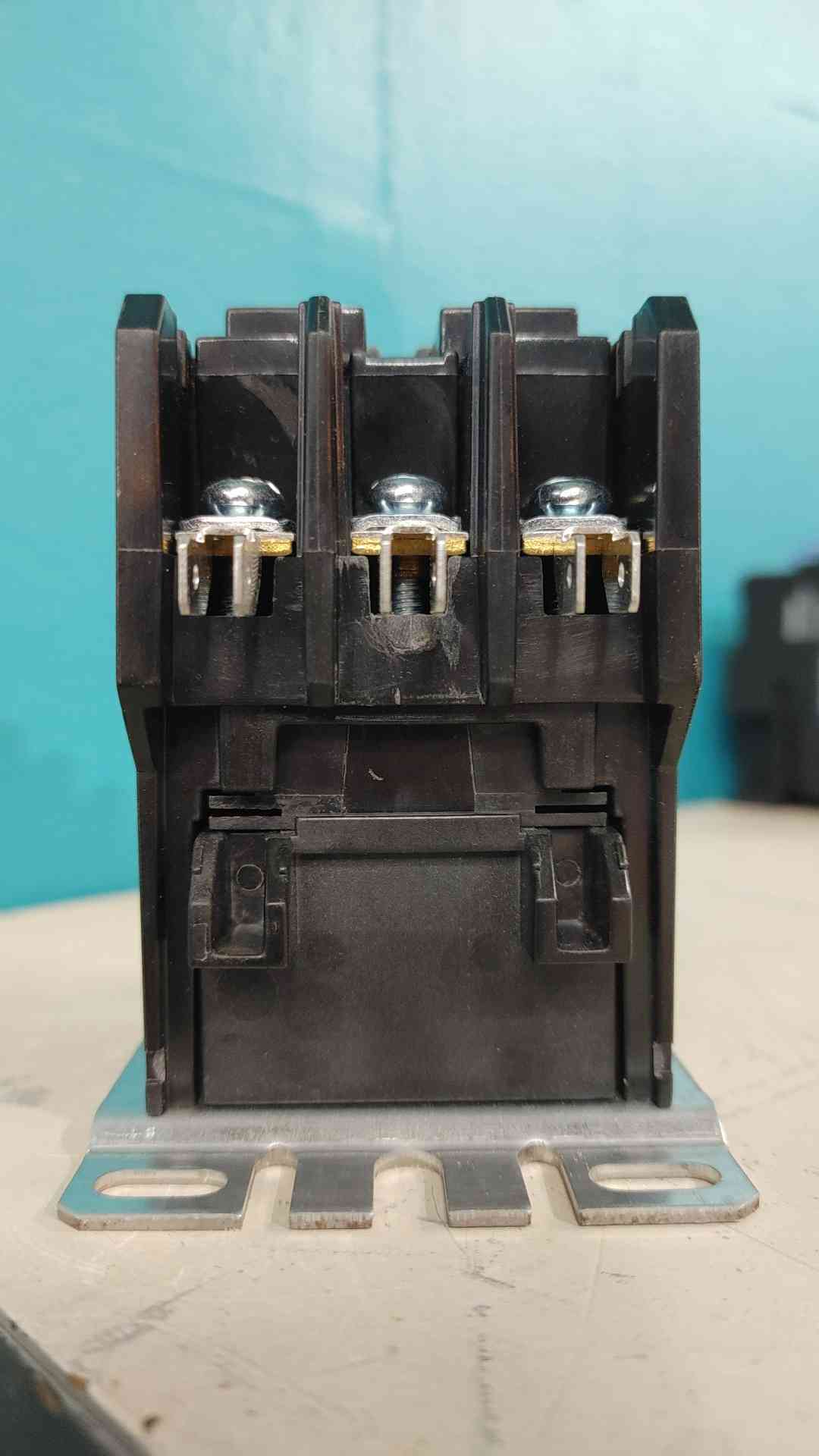Eaton C25DND330A Definite Purpose Contactor 3 Pole 30A 110V 120V Coil C25DND330