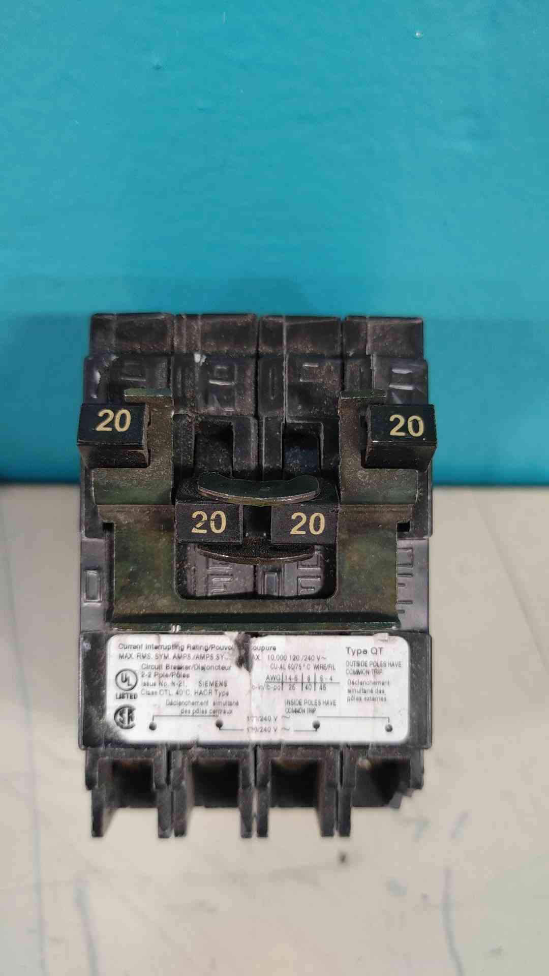Siemens Q22020CT2 Quadplex Circuit Breaker 20A 2-Pole Type QT 120/240V