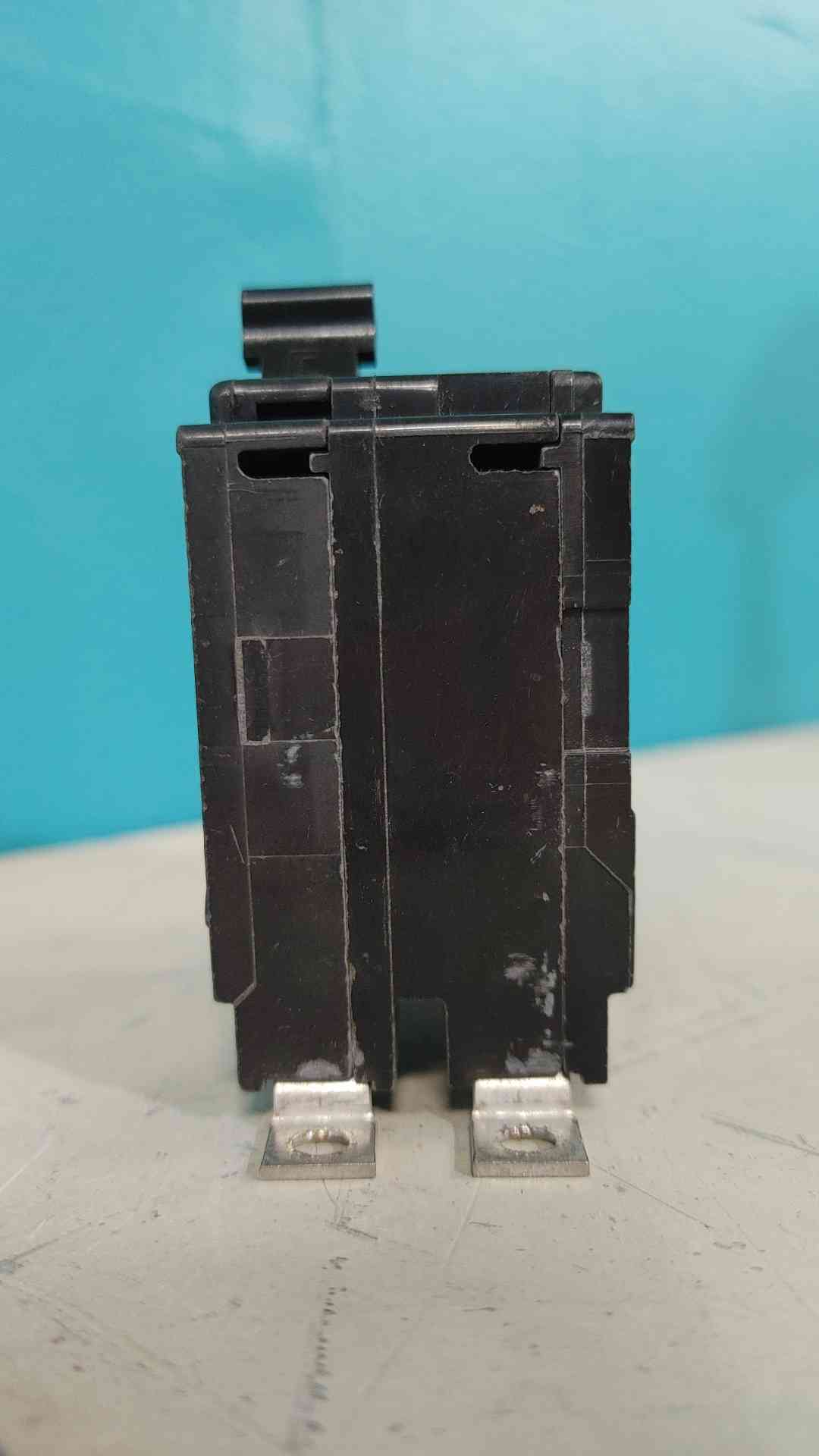 Square D QO230VH 2 Pole 30 Amp 22kA 120/240V Plug-On Circuit Breaker