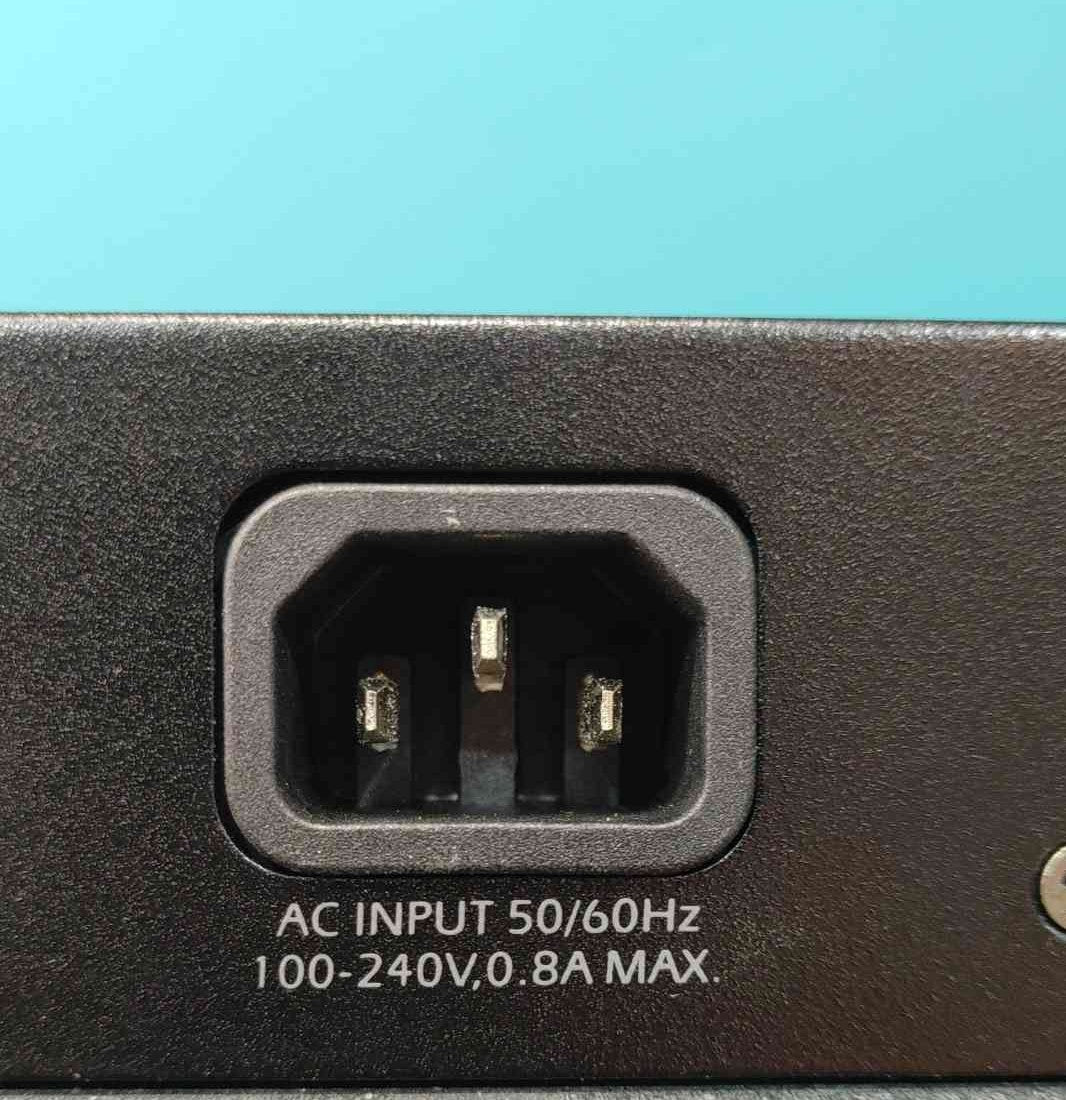 APC AP9224110 24 Port 10/100 Ethernet Network Switch 1U Rackmount Fast Ethernet