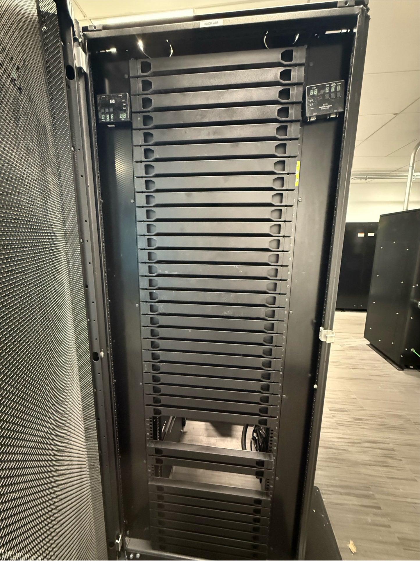 HP Server Rack HPE E842 1200mm Wide Rack Cabinet (SKU: 110394)