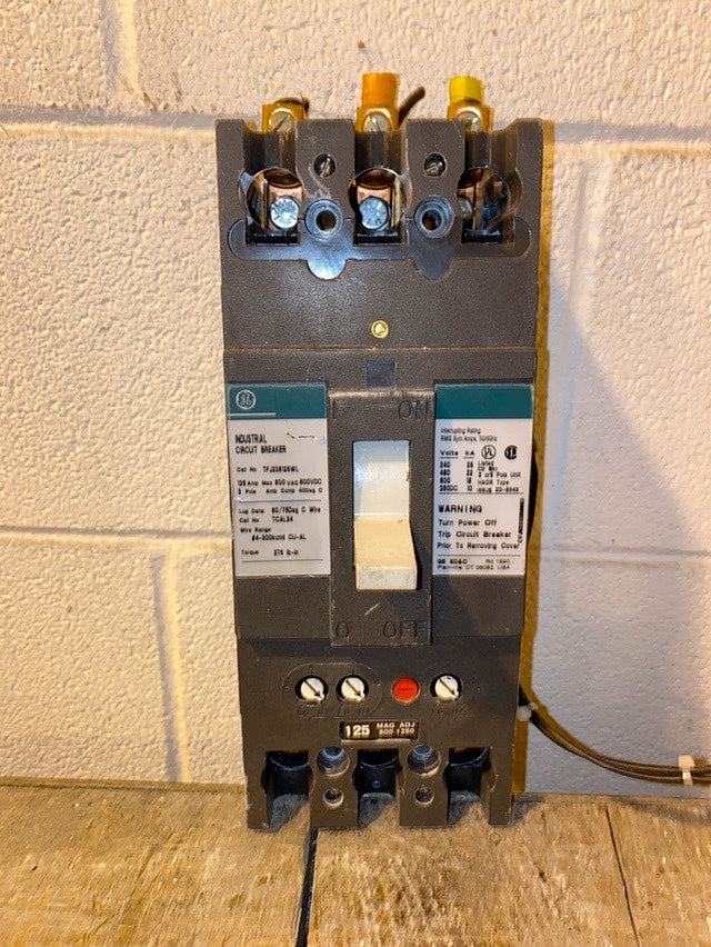 125A GE TFJ236125WL 3 Pole Circuit Breaker(S6LLST1413)