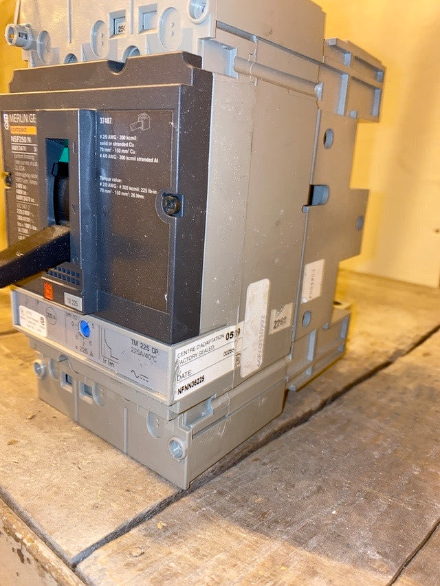 MERLIN GERIN, NSF250 N, 225A (S6LLST1303)(S6LLST1303)