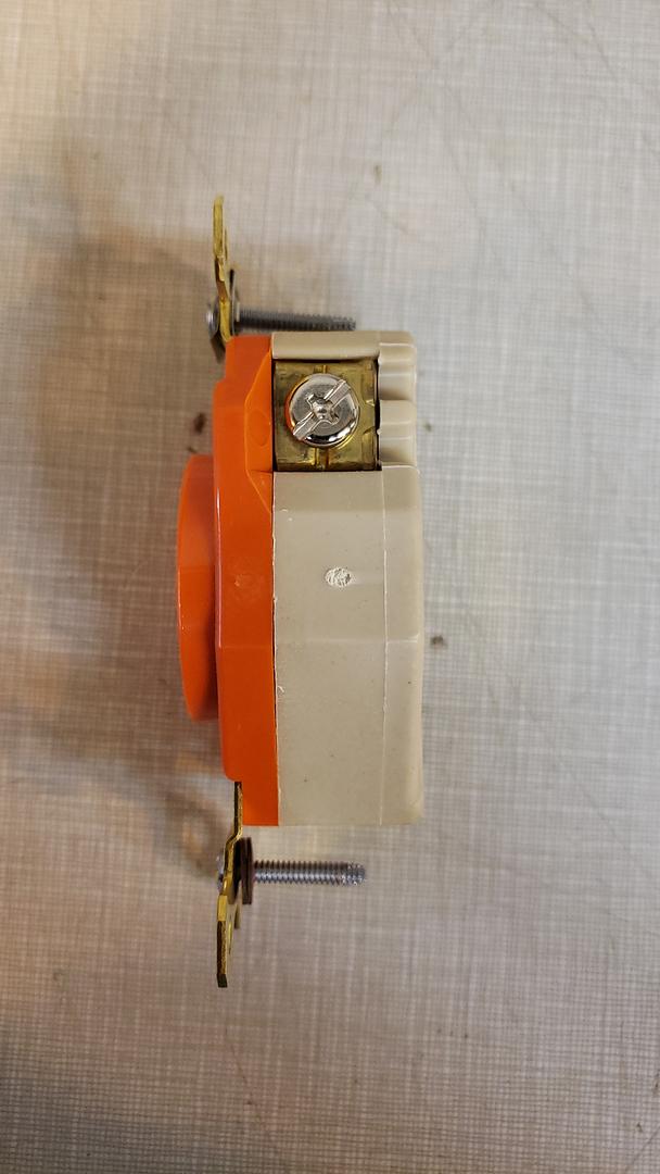 *Pickup Only* Lot of 10 HUBBELL IG2610 30 AMP 125V ISOLATED GROUND LOCKING HEAVY DUTY RECEPTACLE NEW(S6LLST10677)