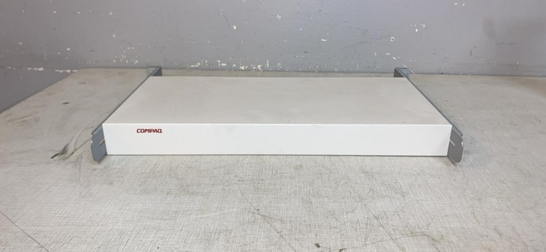 Compaq EO1004B rack-mount 8-port KVM VGA/PS2