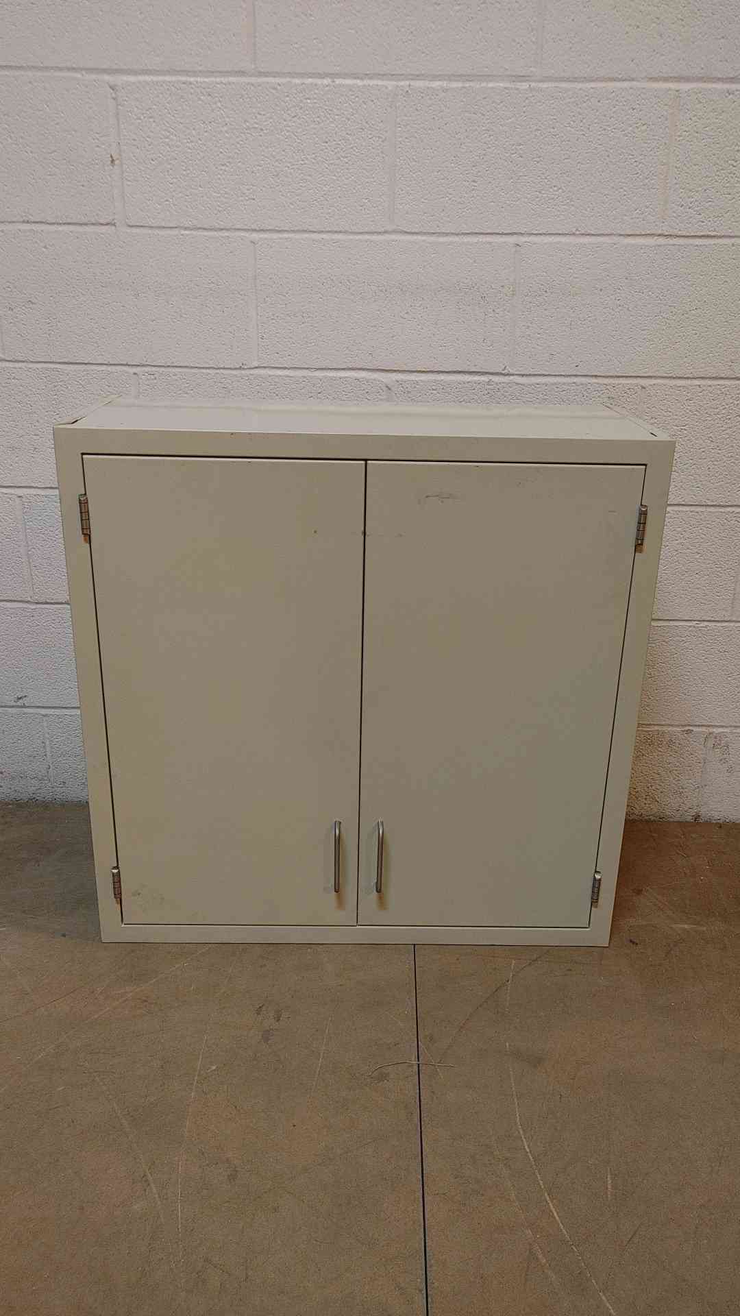 30" Overhead Jamestown Cabinet (Q16608)(Q16608)