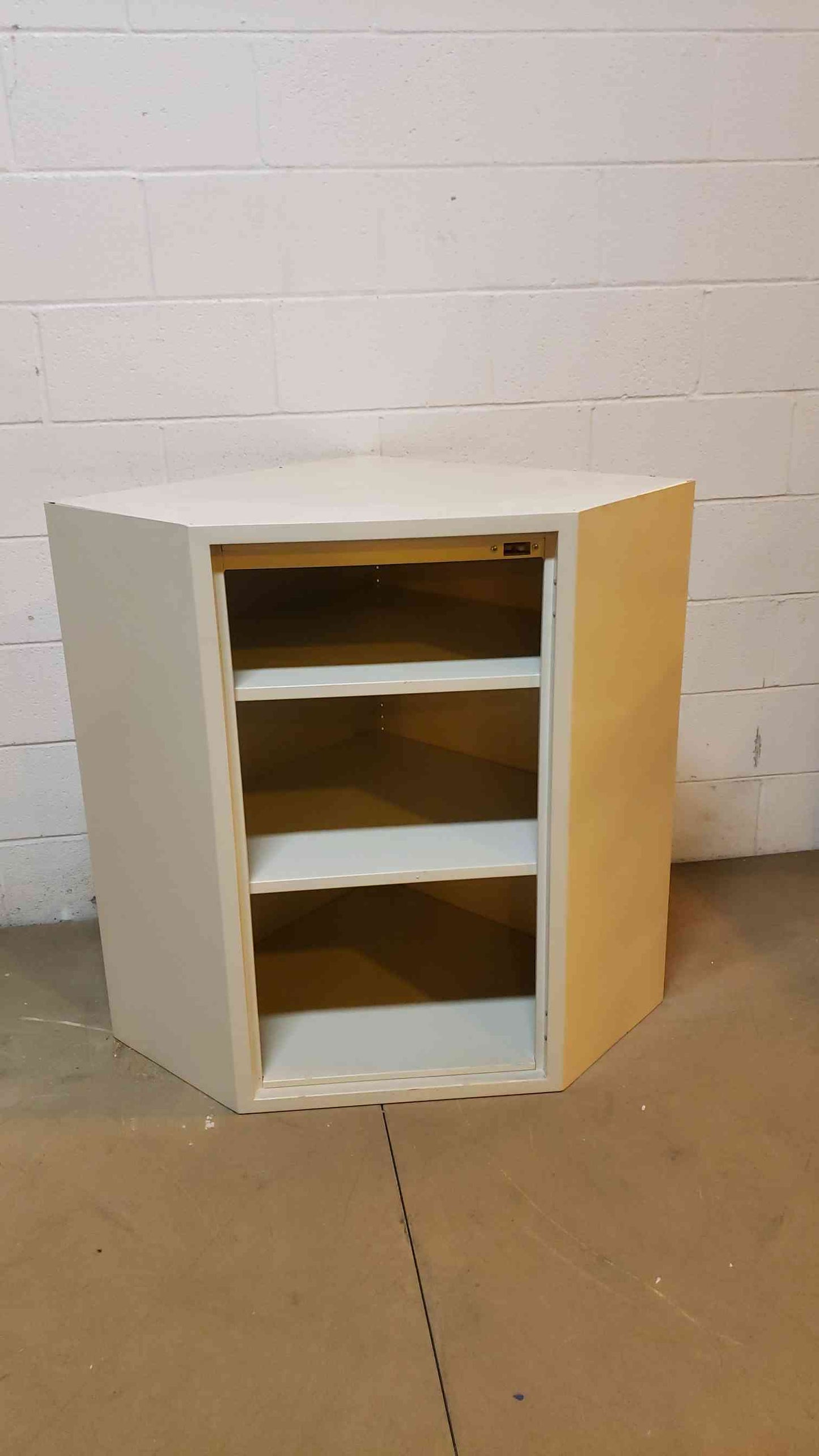 27" Corner Overhead Cabinet (Q16690)(Q16690)
