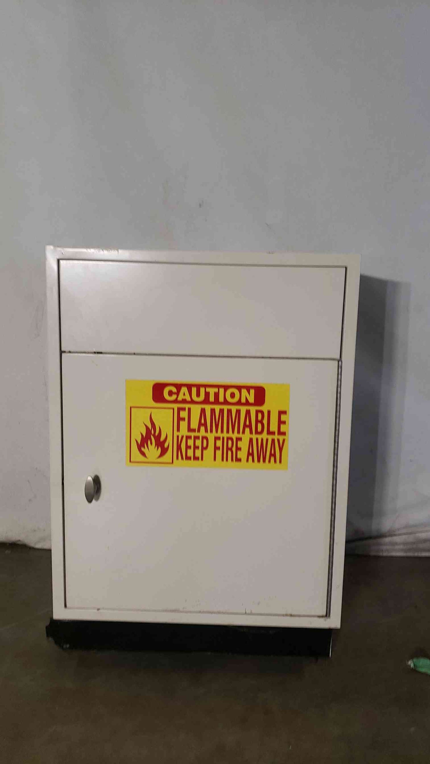 24x22x35 Flammable Cabinet(100183)