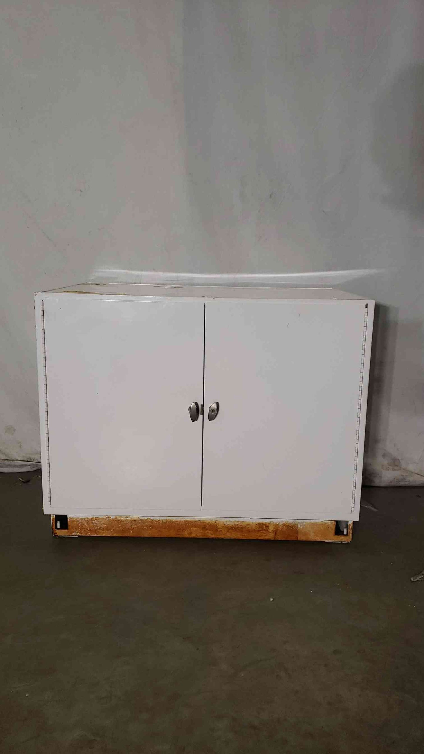 36x22x30White Flammable Cabinet(100237)