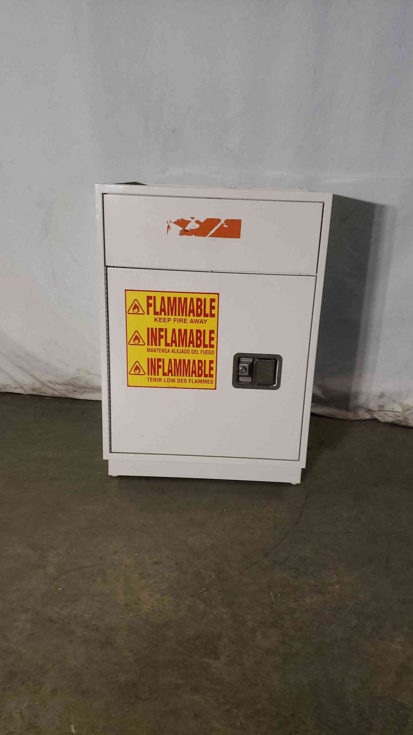 24x22x35 1 Door Flammable Cabinet White(100249)